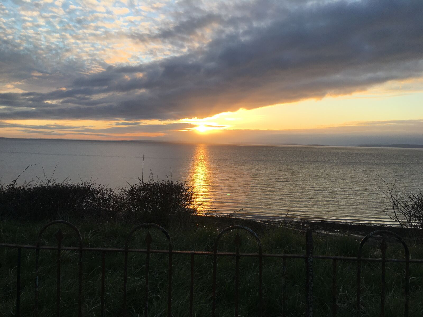 iPhone 6s Plus back camera 4.15mm f/2.2 sample photo. Penarth, sunrise, seafront photography