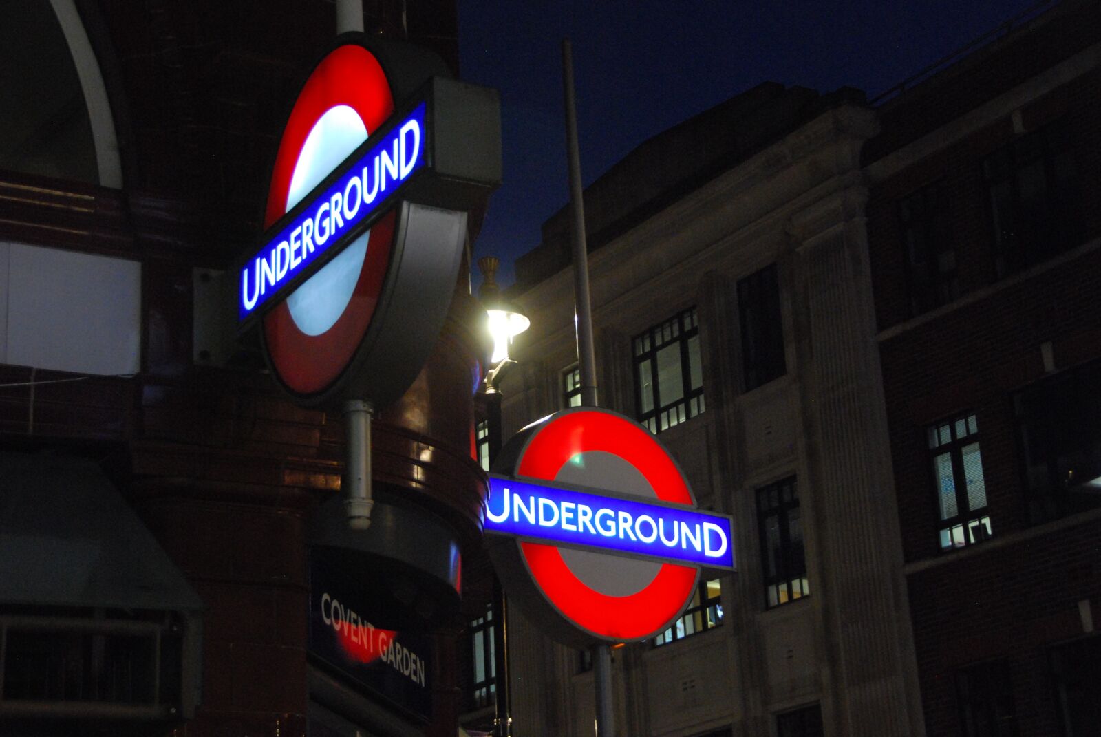 Nikon D80 sample photo. Metro, london, train photography