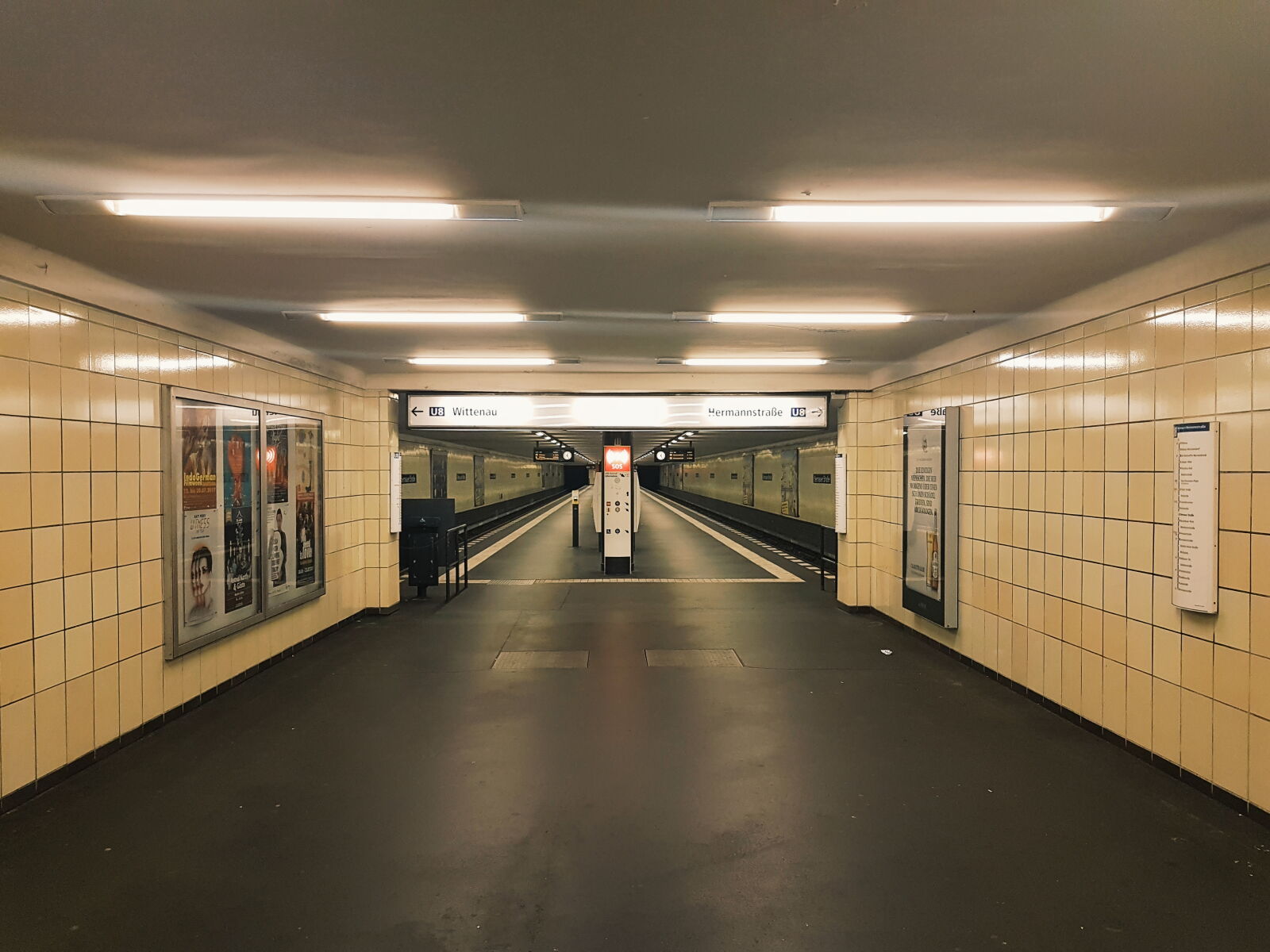 Samsung Galaxy S7 sample photo. Architecture, berlin, ceiling, empty photography