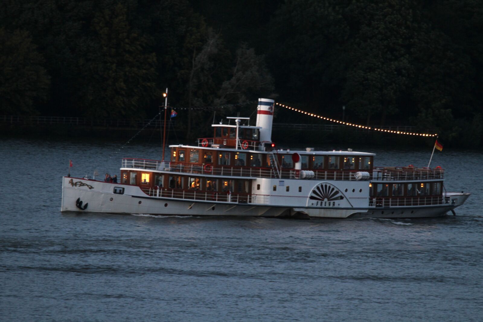 Canon EOS 7D sample photo. Paddle steamer, freya, hamburg photography
