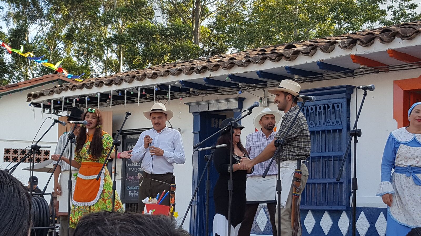 Samsung GALAXY S6 edge sample photo. Colombian art, humor, confama photography