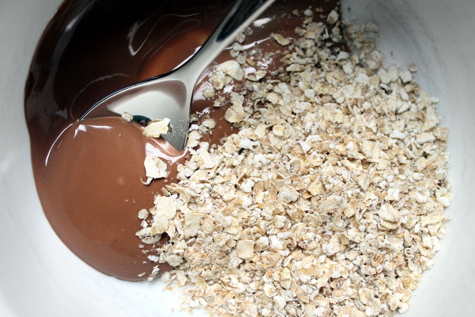 Canon EOS 1100D (EOS Rebel T3 / EOS Kiss X50) sample photo. Chocolate, oatmeal, food photography