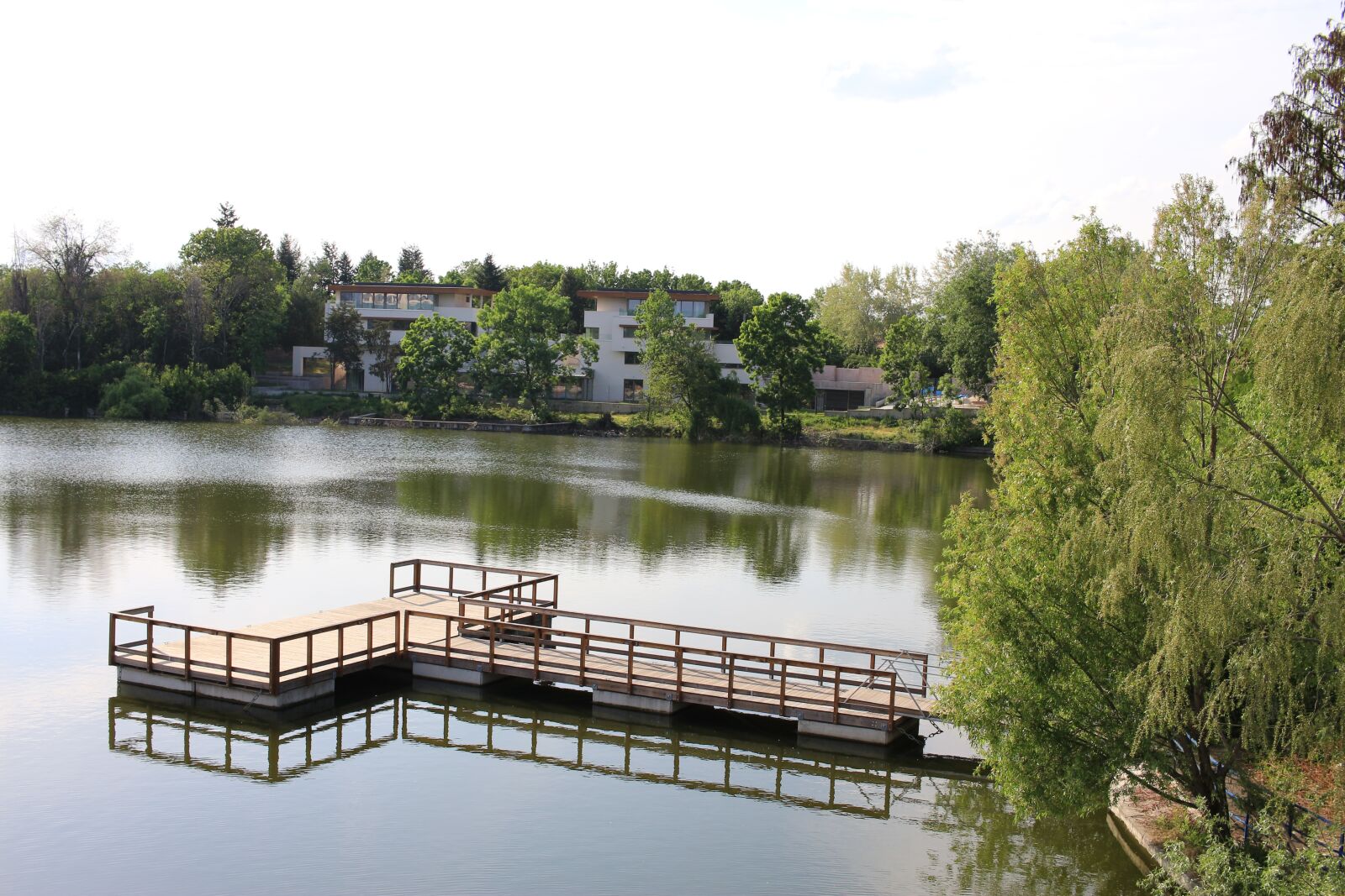 Canon EOS 700D (EOS Rebel T5i / EOS Kiss X7i) + Canon EF-S 24mm F2.8 STM sample photo. Pontoon, water, landscape photography