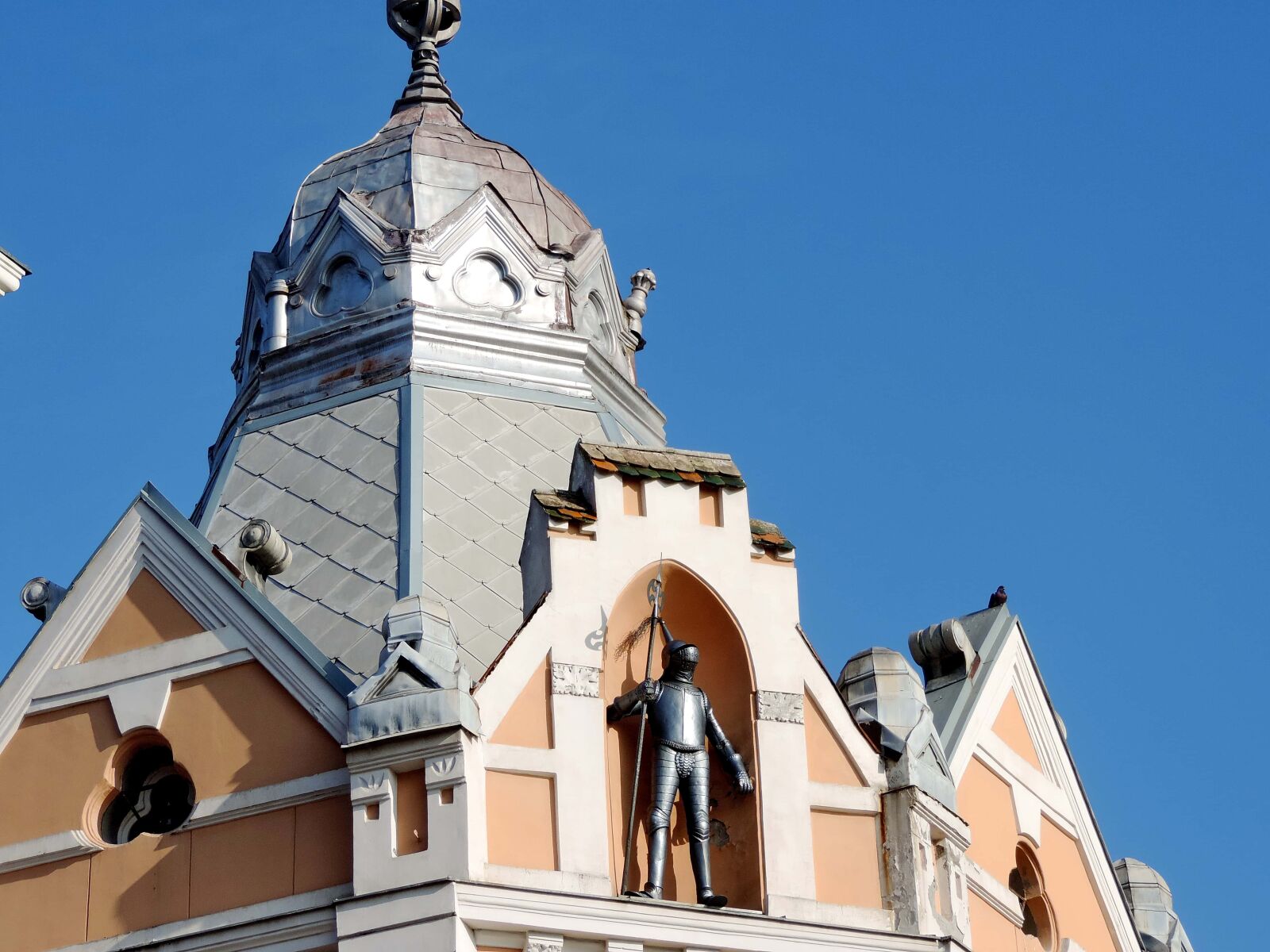 Nikon Coolpix P520 sample photo. Knight, tower, dome, architecture photography