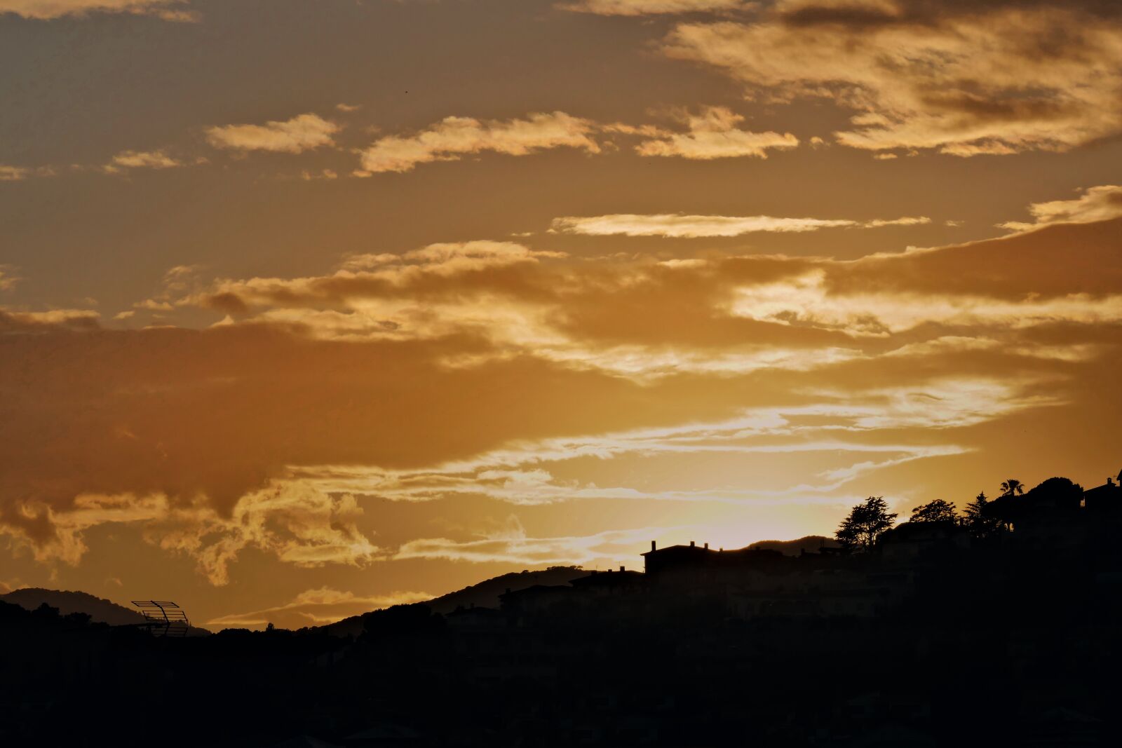 Panasonic Lumix DMC-FZ1000 sample photo. Sunset, twilight, evening photography