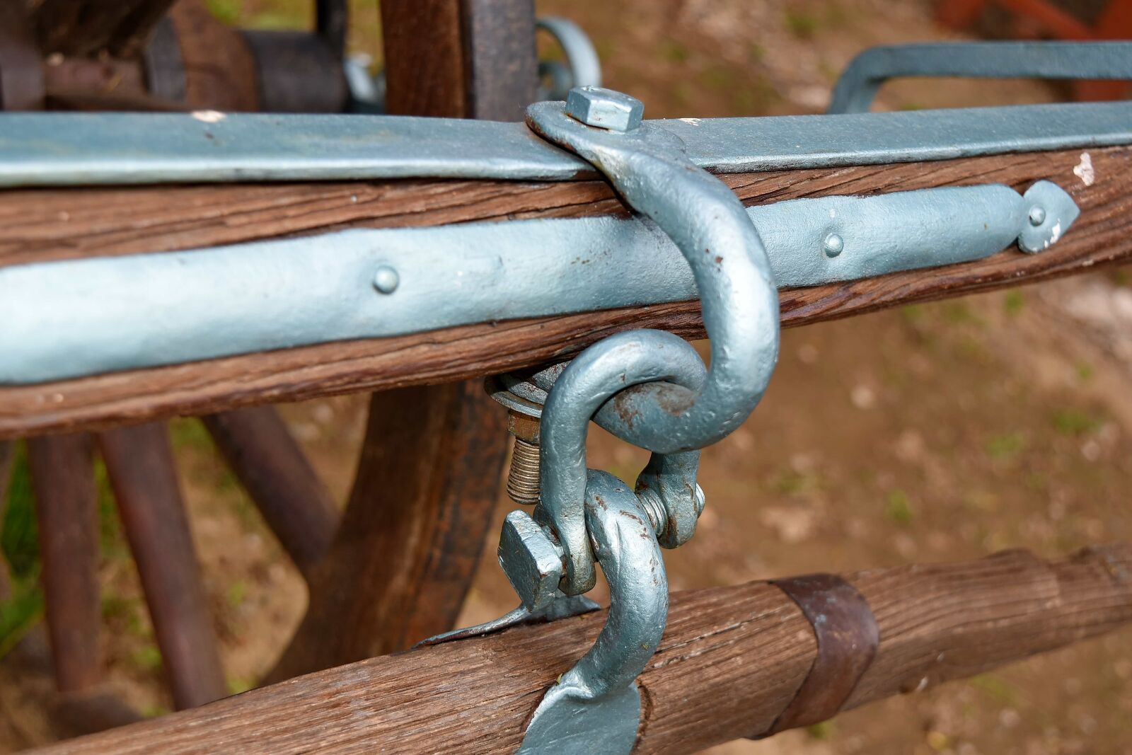 Nikon D5500 sample photo. Carpentry, cast iron, detail photography