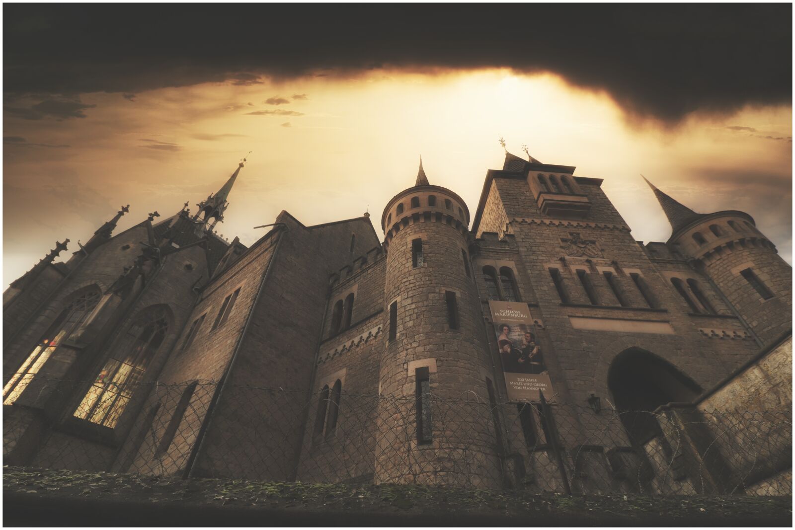 Canon EOS 200D (EOS Rebel SL2 / EOS Kiss X9) sample photo. Castle, architecture, mystical photography
