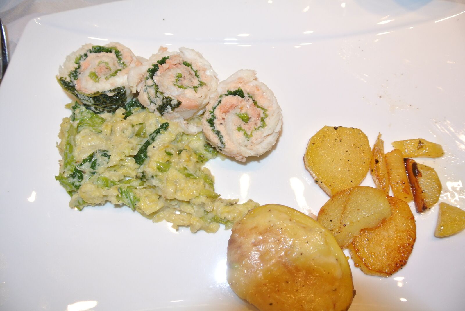 Nikon 1 J1 sample photo. Starter, dessert, dinner photography