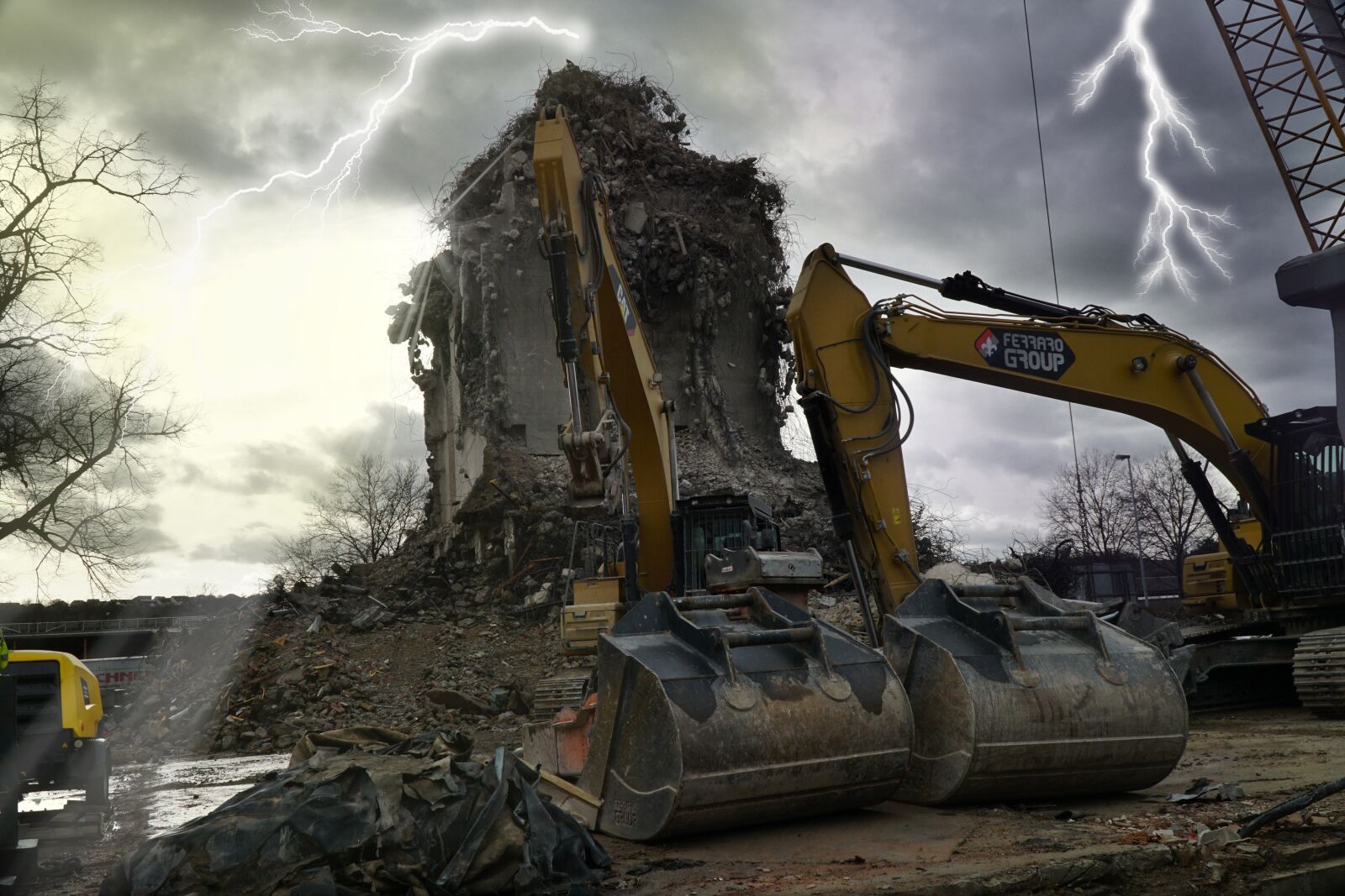 Sony a6000 + Sony E PZ 18-105mm F4 G OSS sample photo. Demolition excavator, threatening, building photography