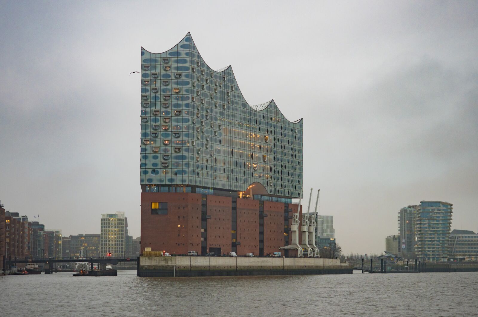 Olympus OM-D E-M1 Mark II + Olympus M.Zuiko Digital ED 12-40mm F2.8 Pro sample photo. Architecture, city, hamburg photography