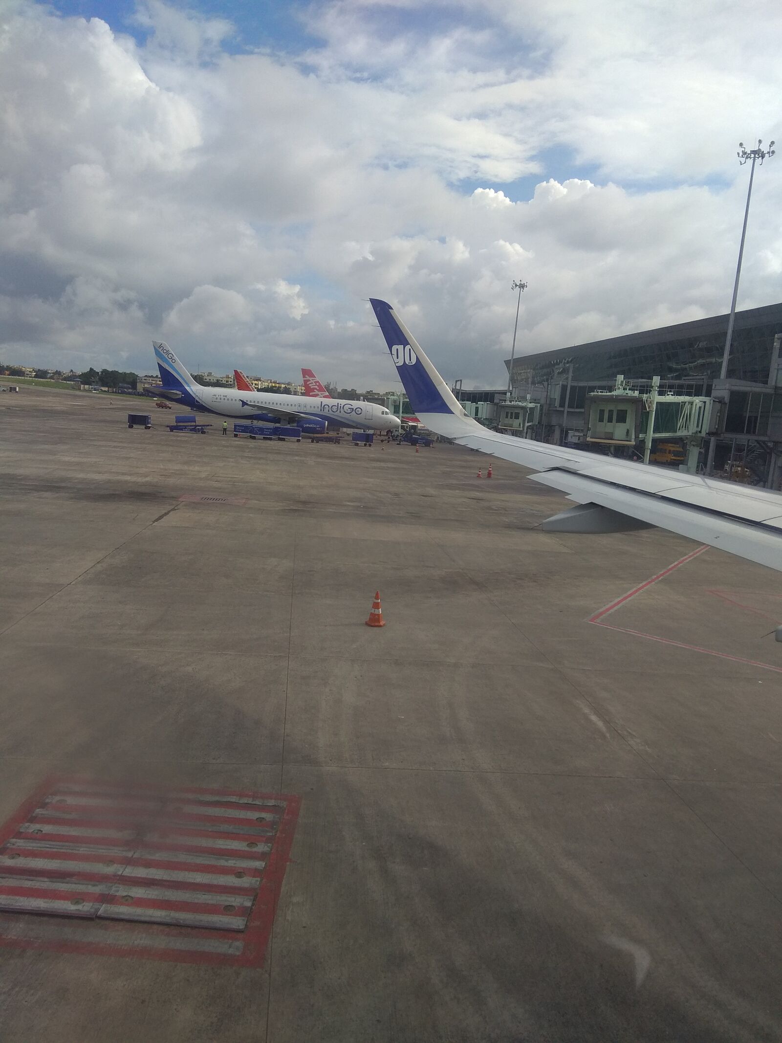 Xiaomi Redmi Note 4 sample photo. Airport, plane, run photography