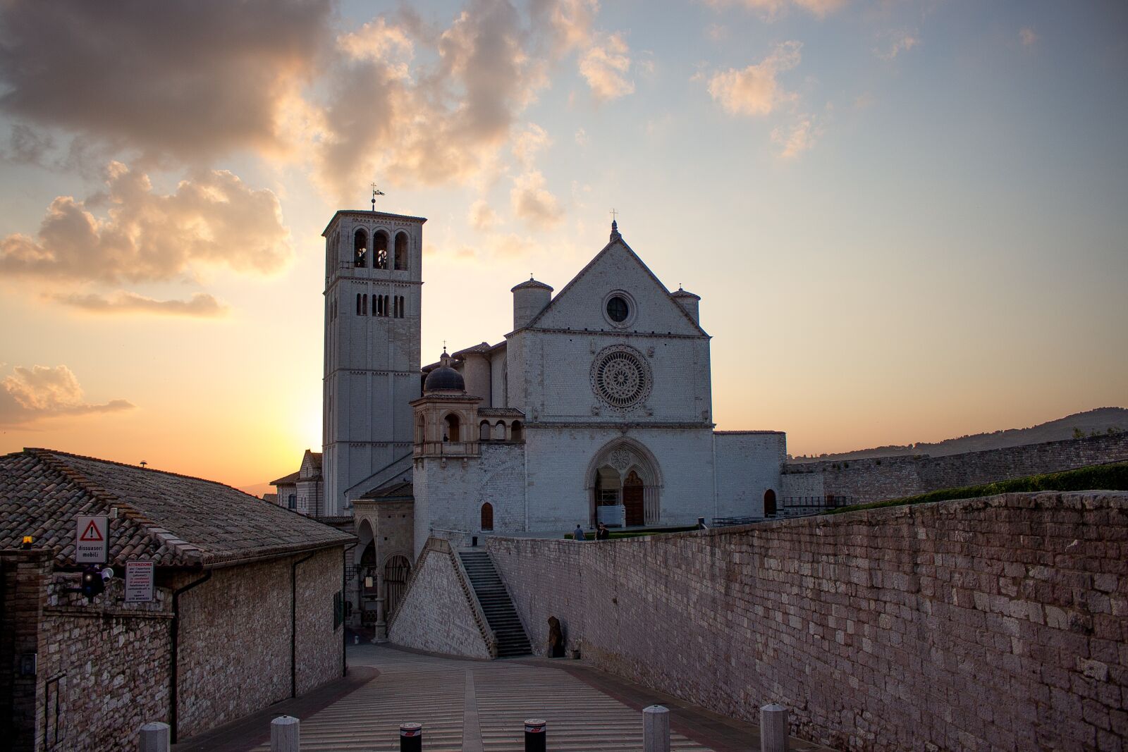 Canon EOS 700D (EOS Rebel T5i / EOS Kiss X7i) sample photo. Assisi, city, italy photography