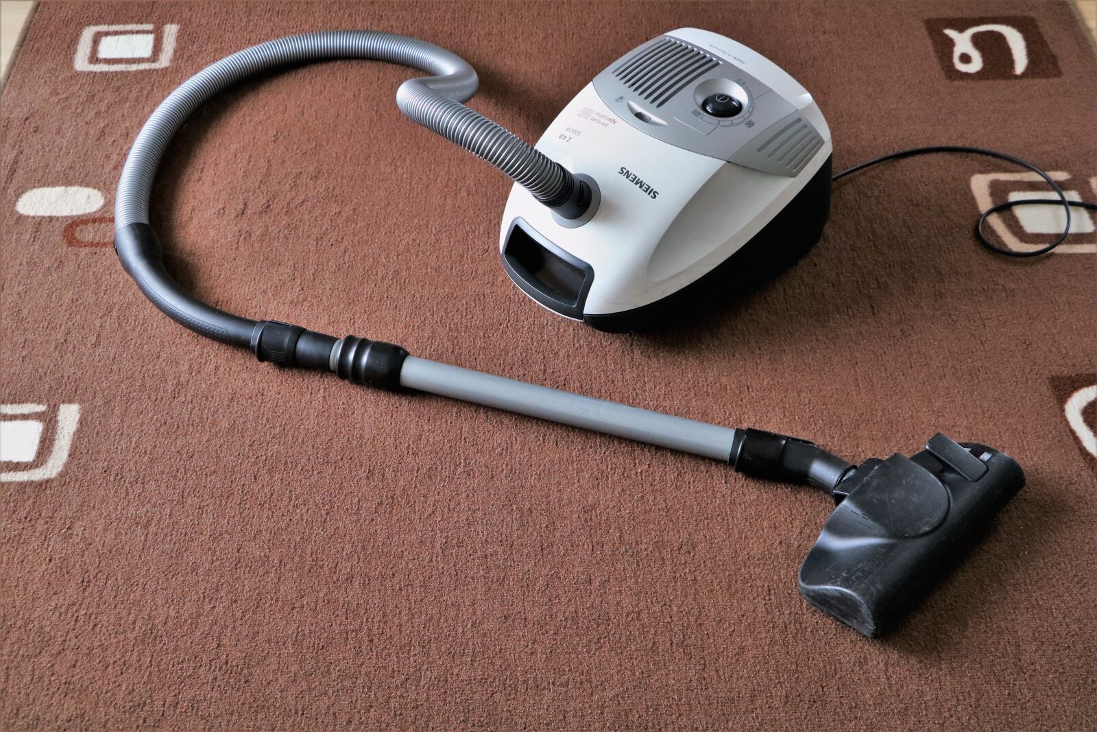Canon EOS 760D (EOS Rebel T6s / EOS 8000D) sample photo. Vacuum cleaner, suck, carpet photography