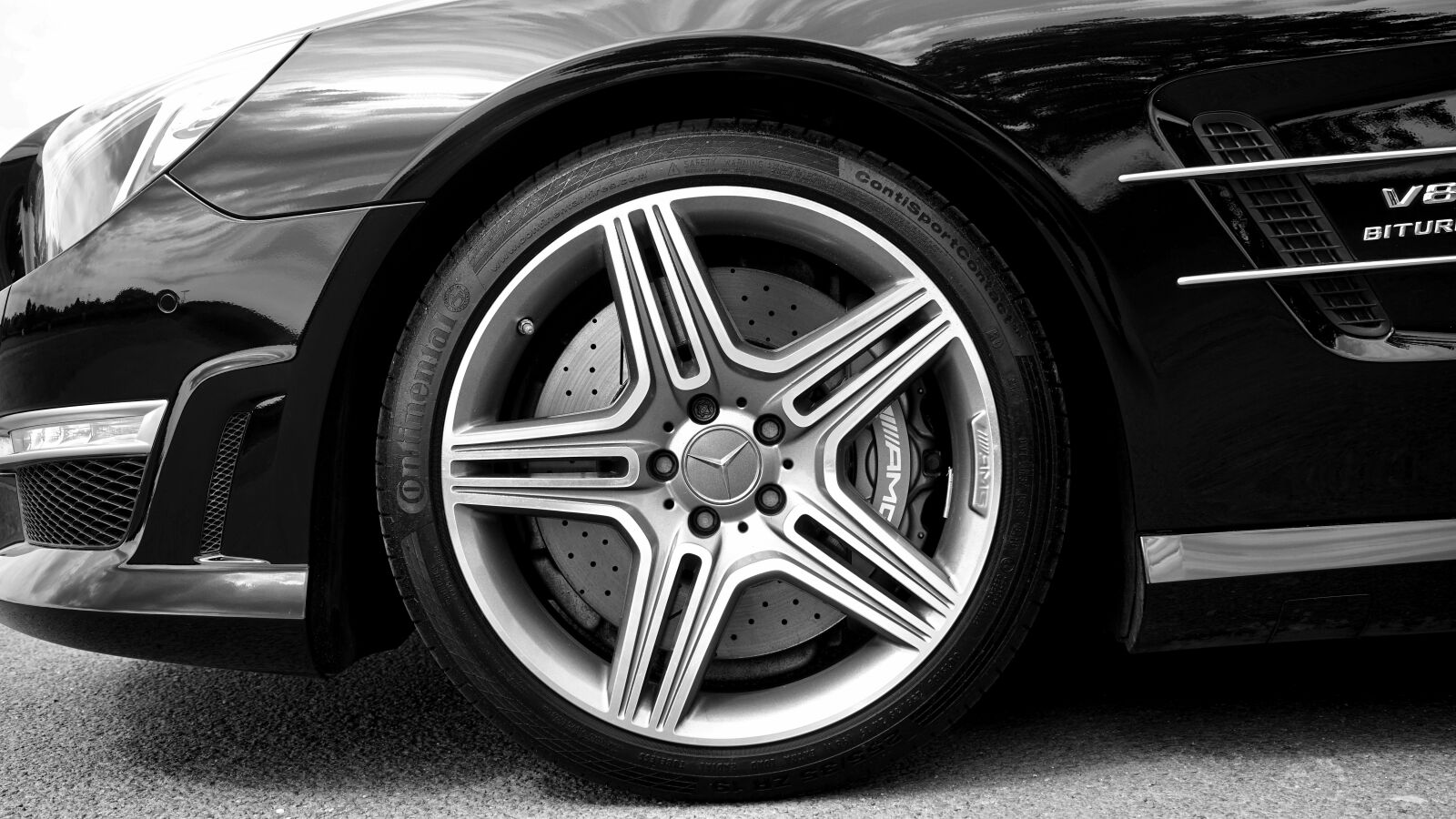 Sony a7 + Sony FE 28-70mm F3.5-5.6 OSS sample photo. Wheel, alloy, auto photography