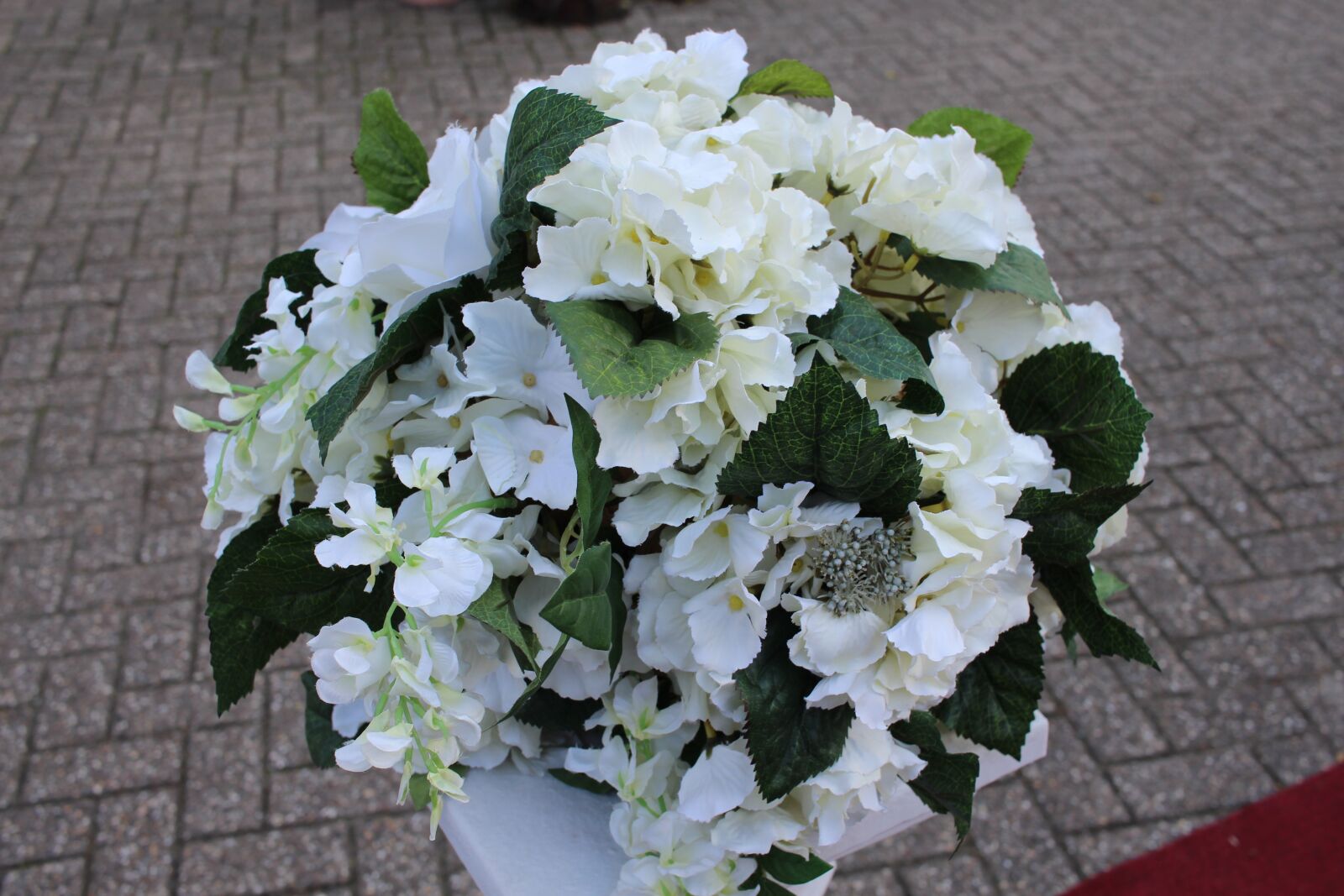 Canon EF-S 24mm F2.8 STM sample photo. Wedding, flowers, white flowers photography