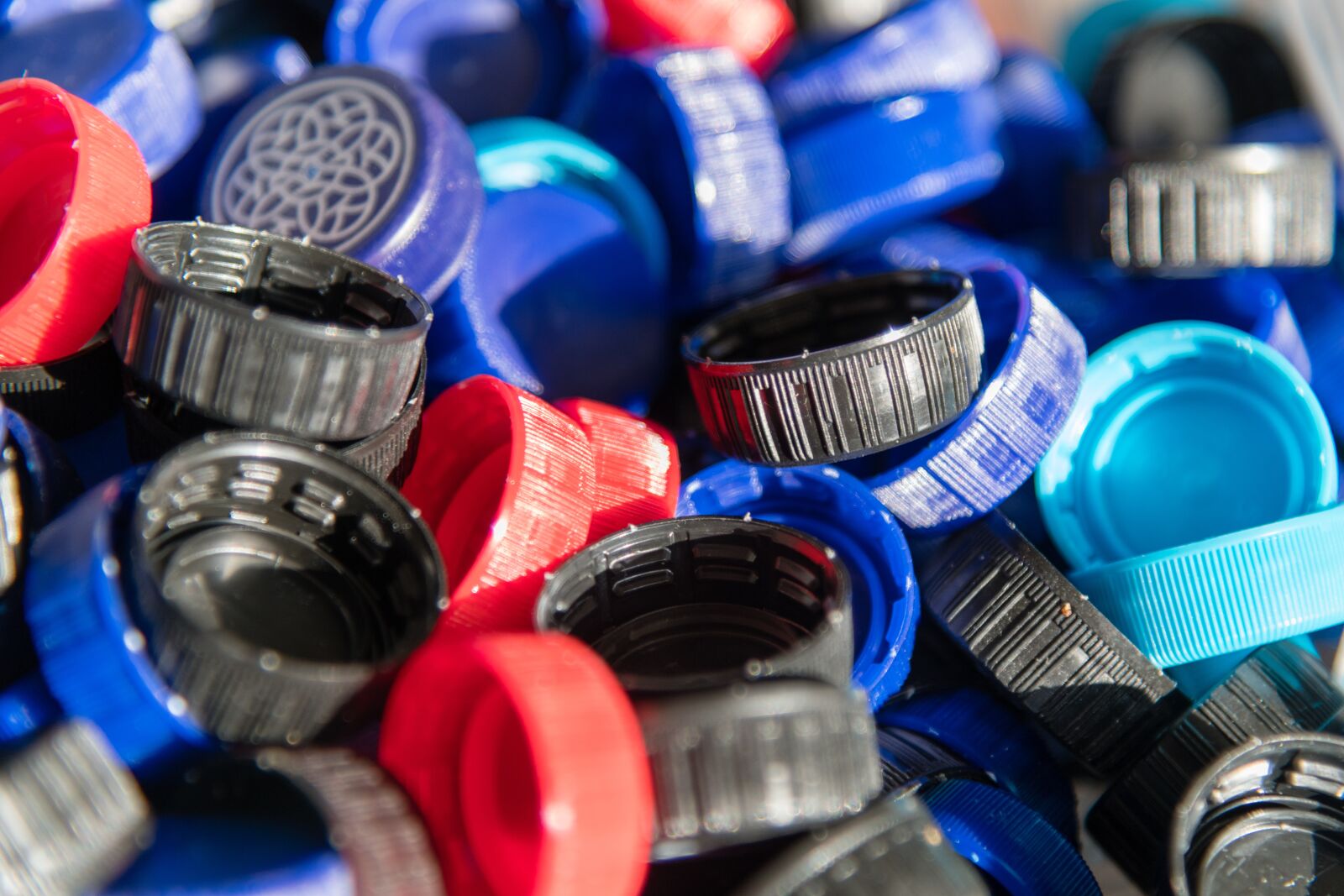Nikon D850 sample photo. Plastic, the lid, spray photography