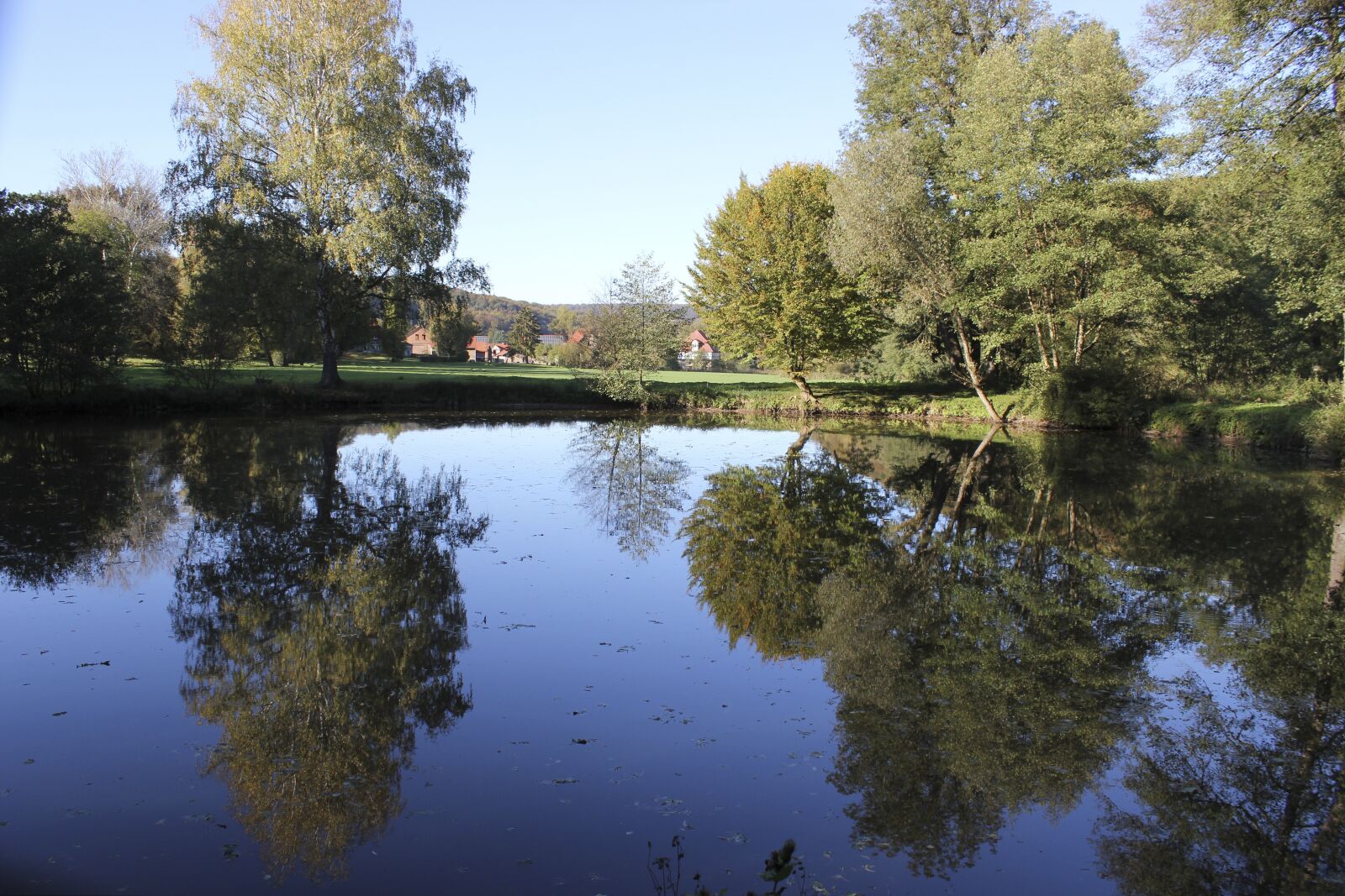 Canon EOS 550D (EOS Rebel T2i / EOS Kiss X4) sample photo. Lake, water, reflections photography