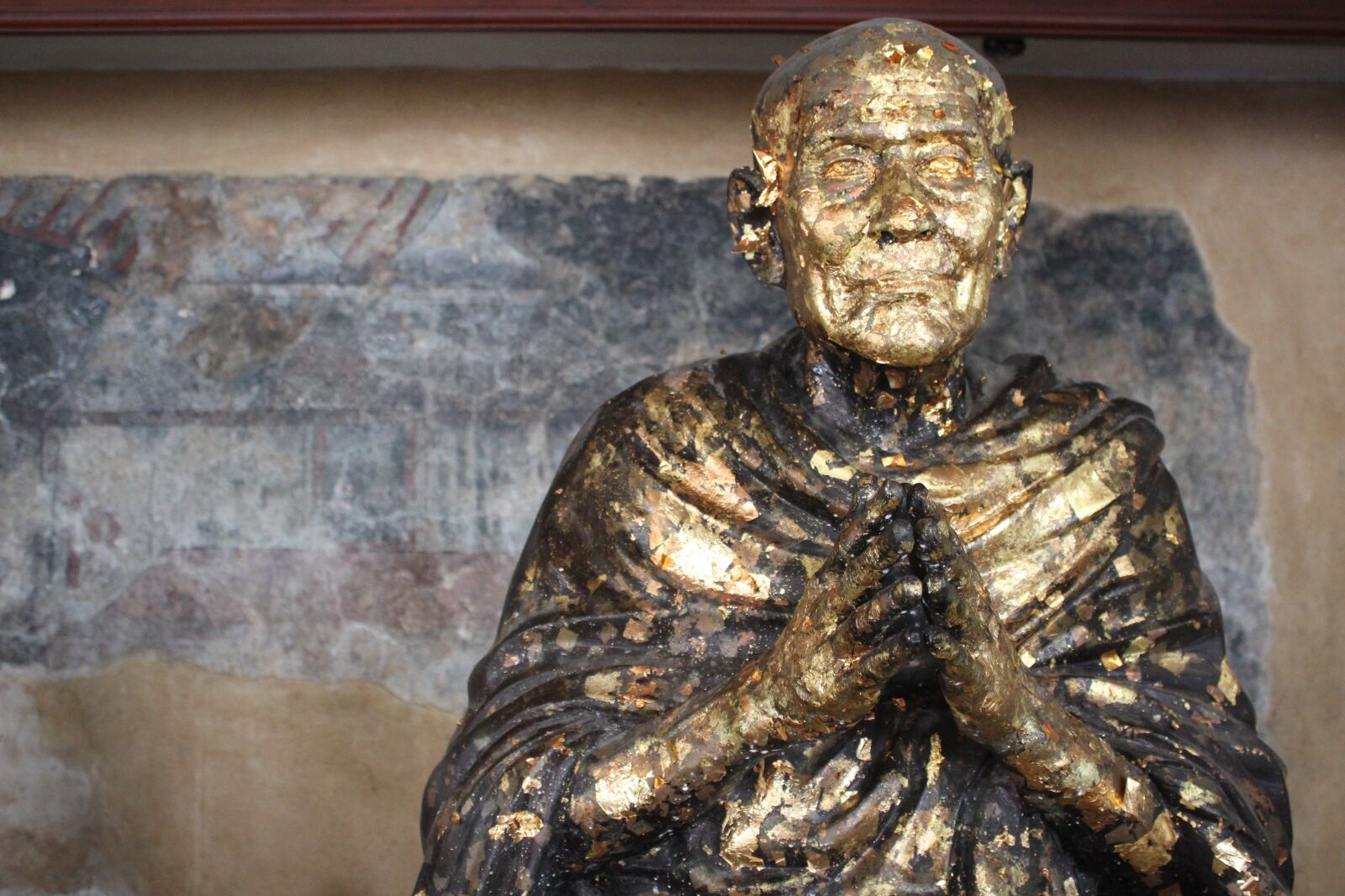 Canon EOS 600D (Rebel EOS T3i / EOS Kiss X5) sample photo. Gold, buddha, statue photography