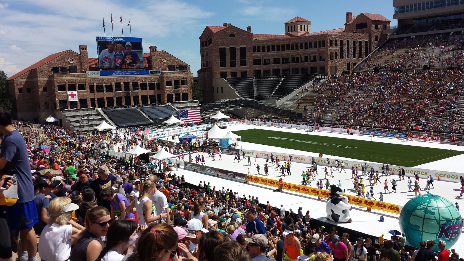 Samsung Galaxy S4 sample photo. Bolder boulder, race, stadium photography