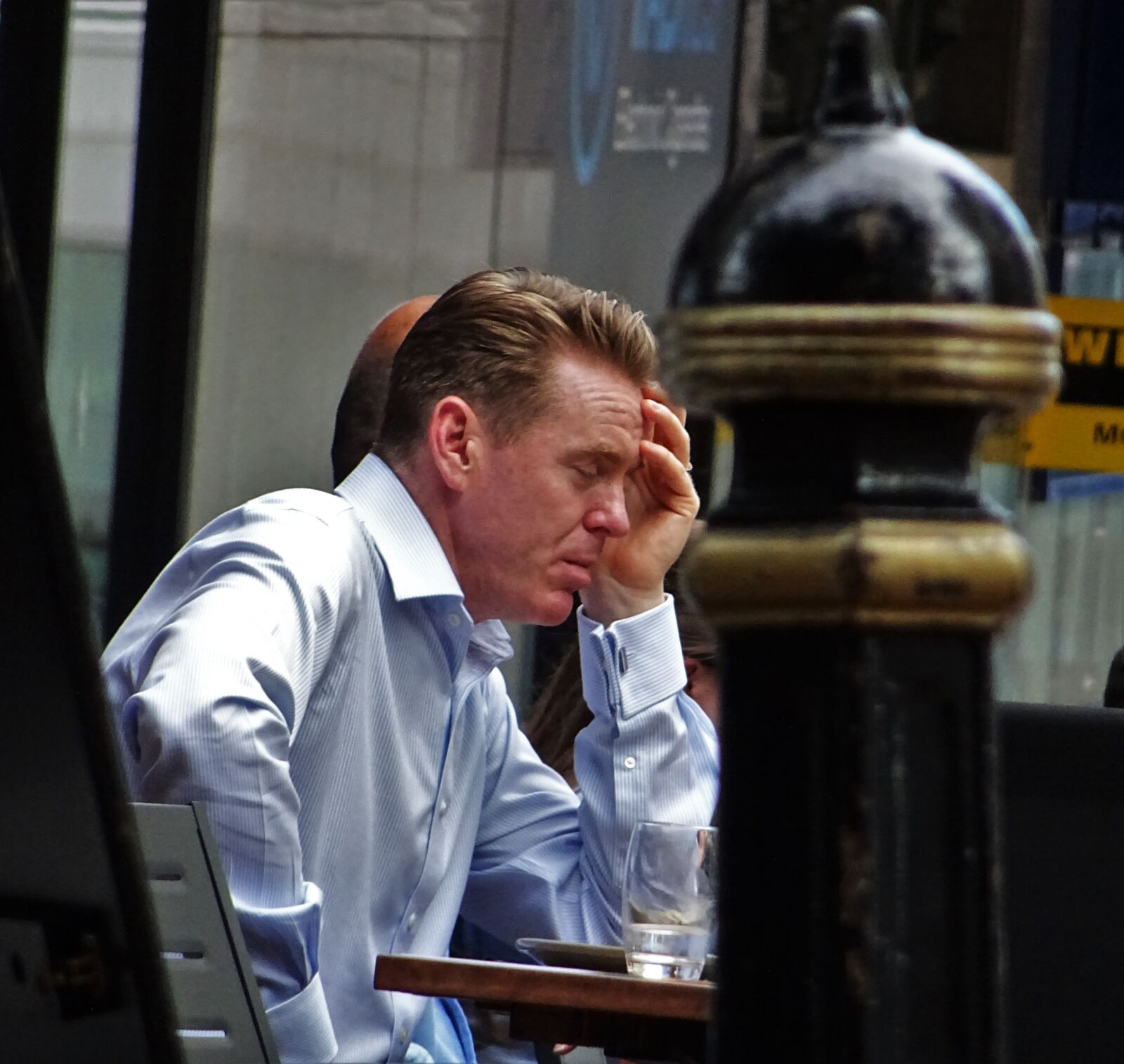 Sony DSC-HX60 sample photo. City, street, man photography