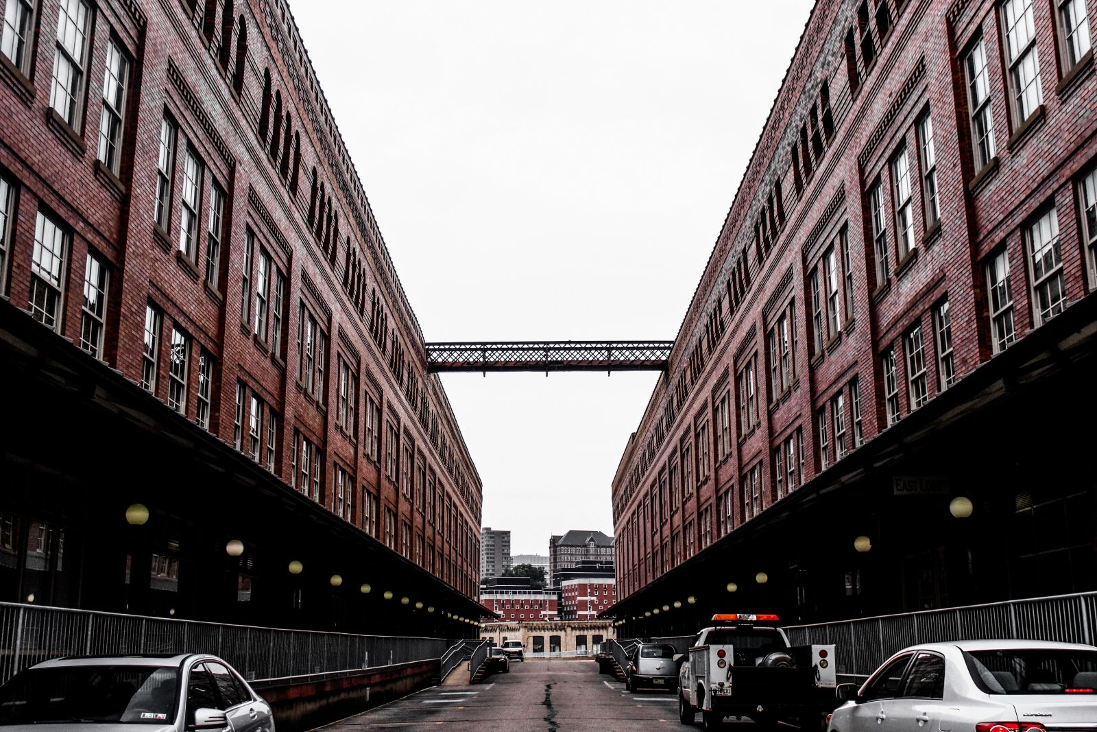 Canon EOS 600D (Rebel EOS T3i / EOS Kiss X5) sample photo. Architecture, building, business photography