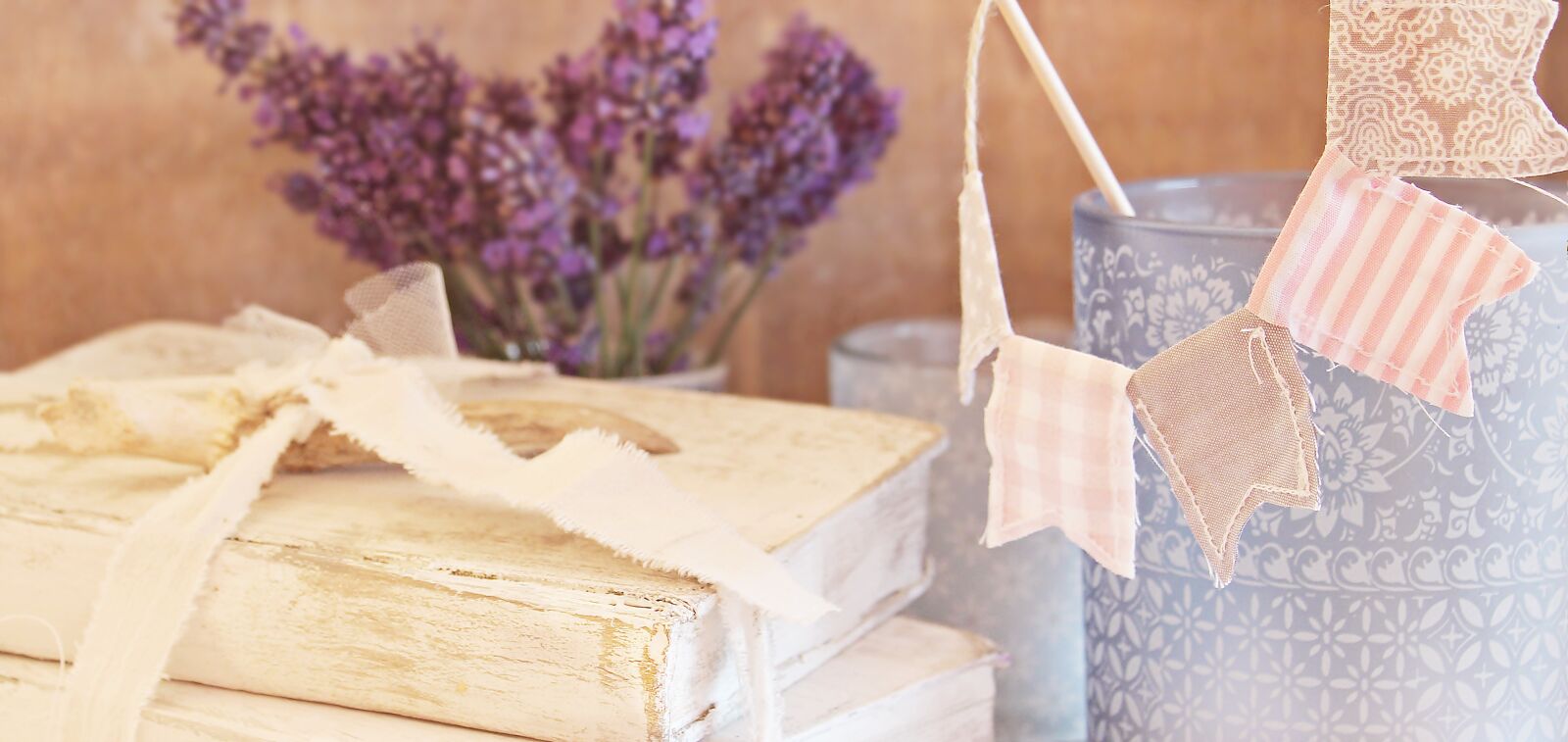 Canon EOS 100D (EOS Rebel SL1 / EOS Kiss X7) sample photo. Books, shabby chic, lavender photography