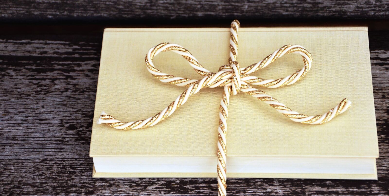 Nikon D5200 sample photo. Book, table, rope, learning photography