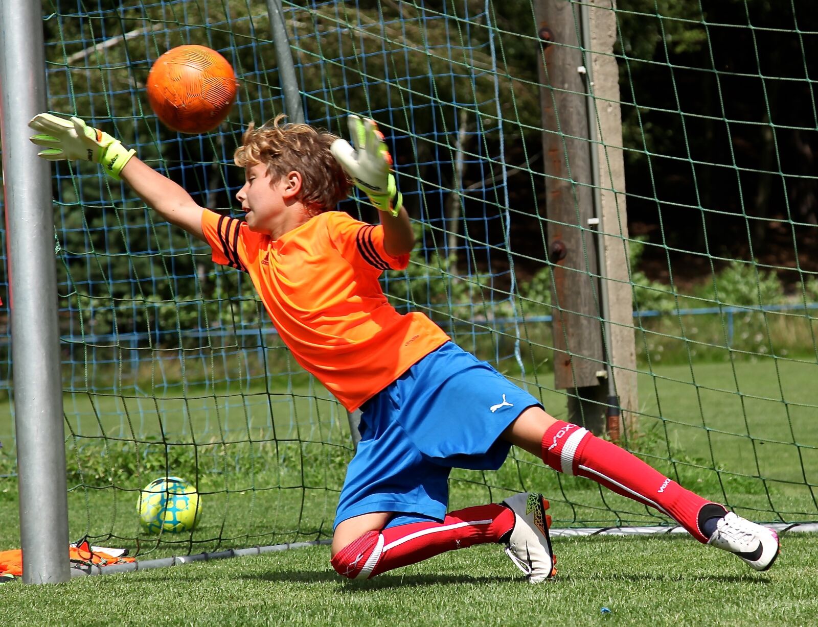 Canon EOS 5D Mark II sample photo. Football, keeper, sport photography