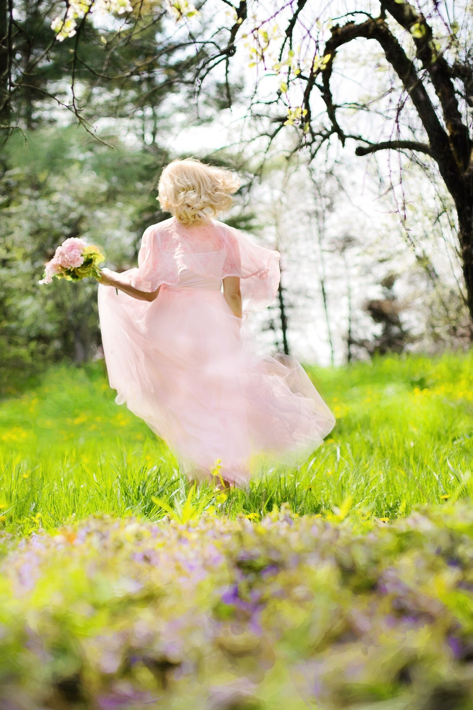 Canon EF 50mm F1.4 USM sample photo. Lovely woman, pink dress photography