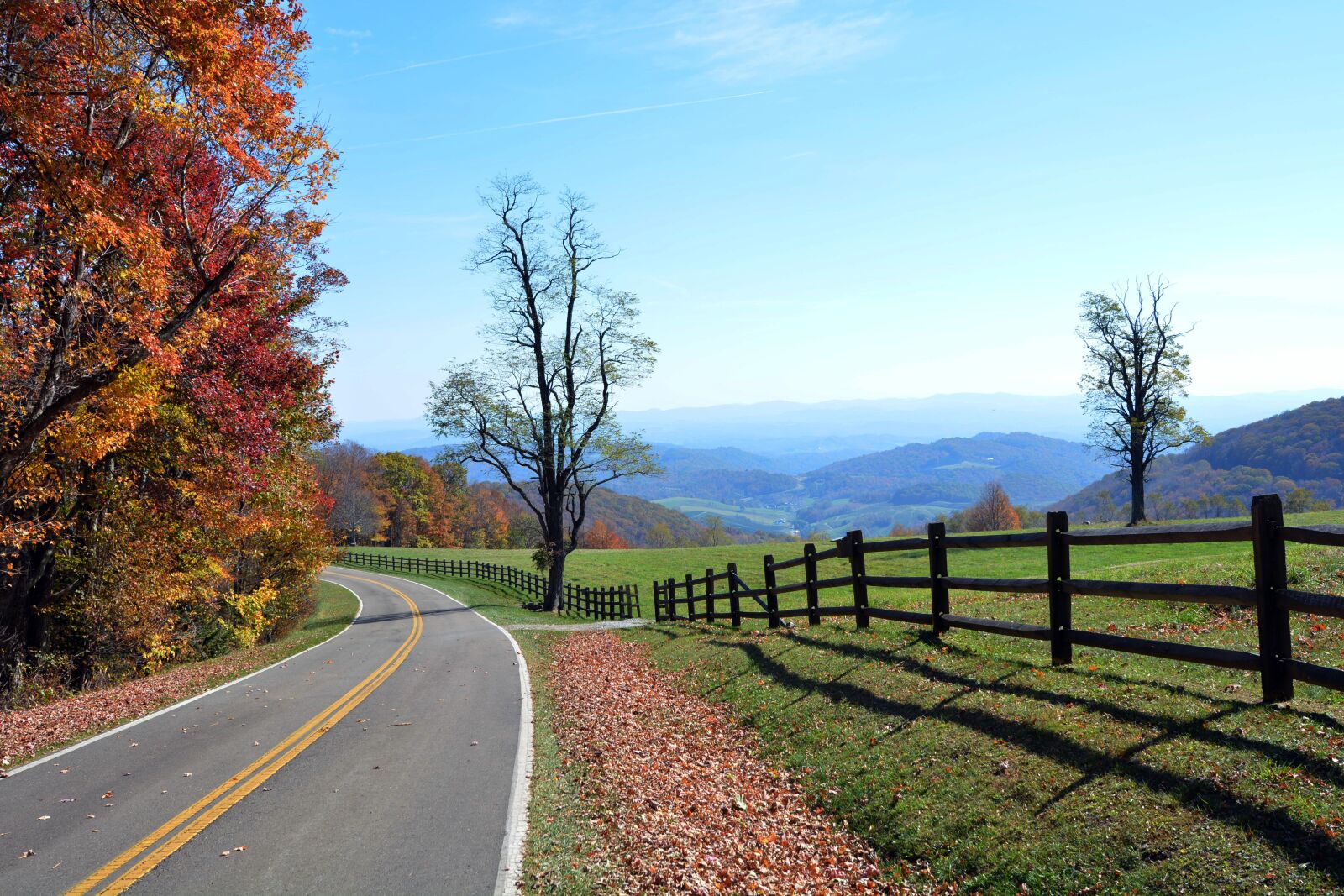 Nikon D7100 sample photo. Country road, fence in photography