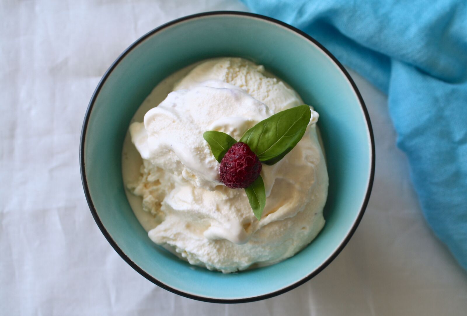 Canon EOS 1000D (EOS Digital Rebel XS / EOS Kiss F) sample photo. Ice cream, fruit, raspberry photography
