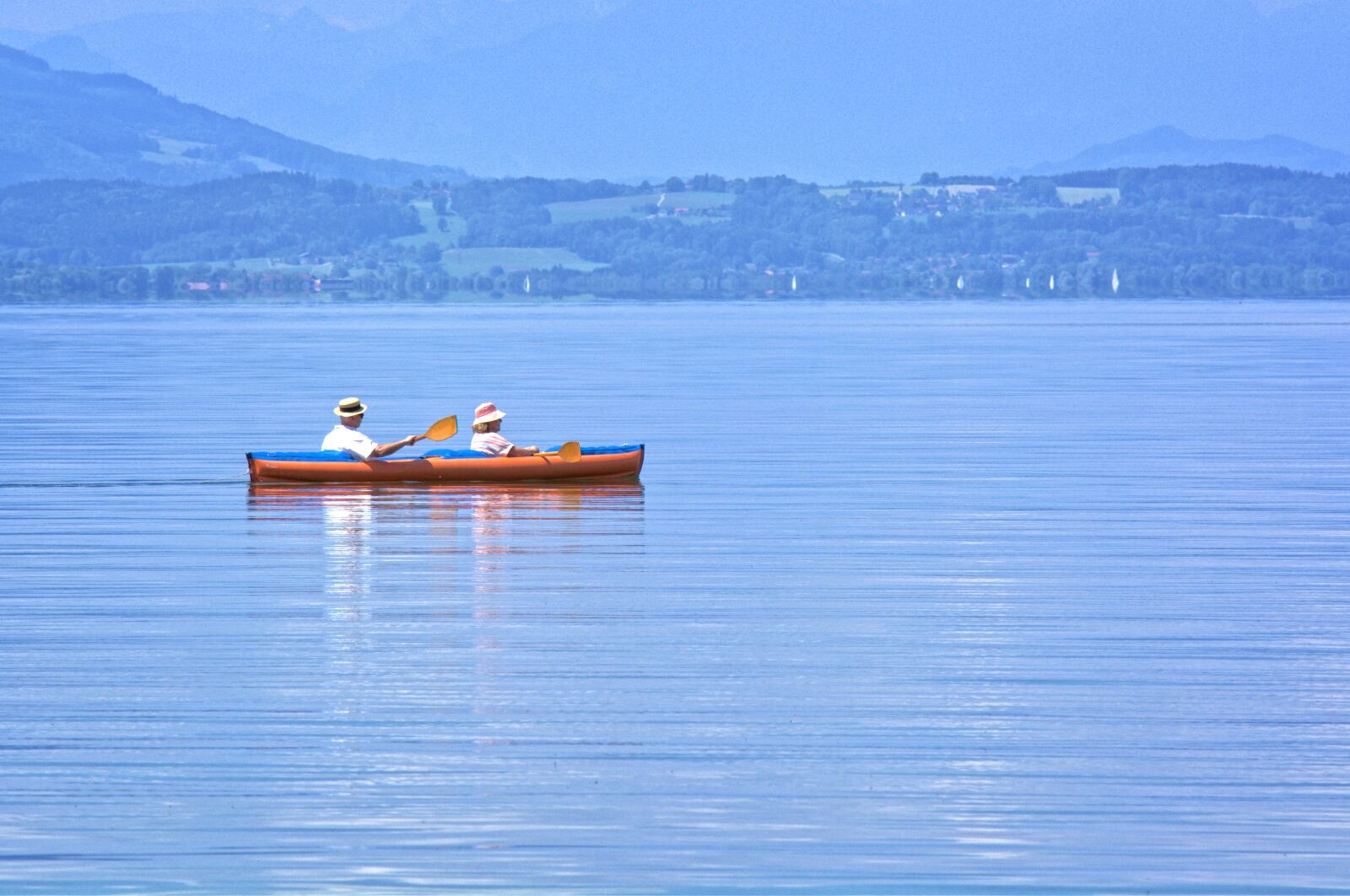 55.0-200.0mm f/4.0-f/5.6 sample photo. Rower, rowing boat, canoeing photography