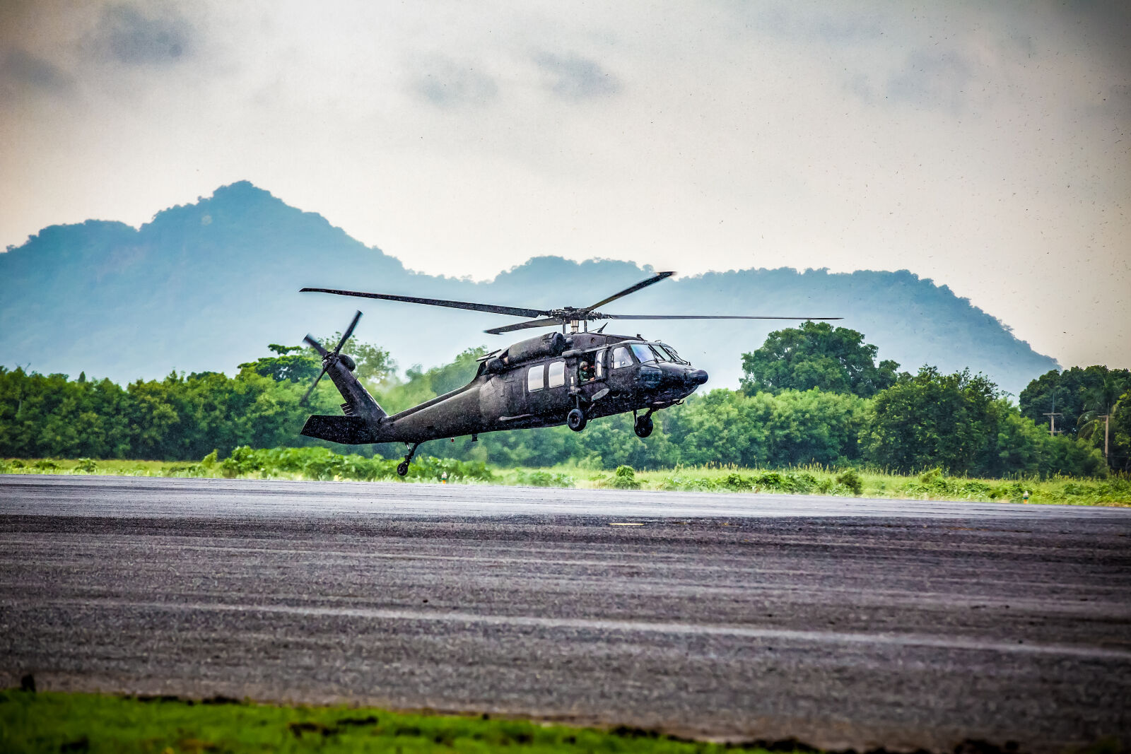Canon EOS 6D sample photo. Blackhawk, helicopter, uh, 60 photography