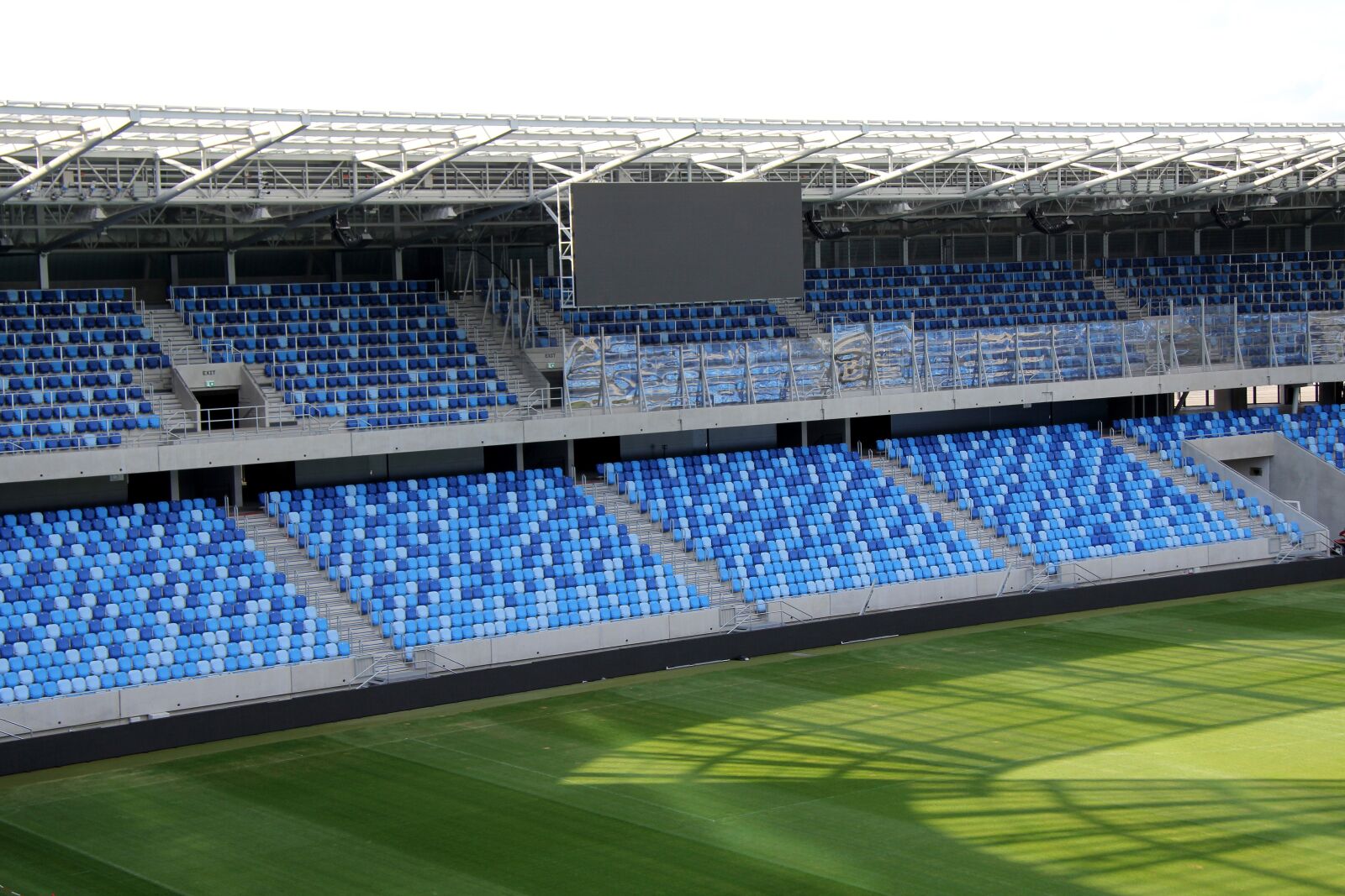 Canon EF-S 17-85mm F4-5.6 IS USM sample photo. Stadium, grandstand, sport photography