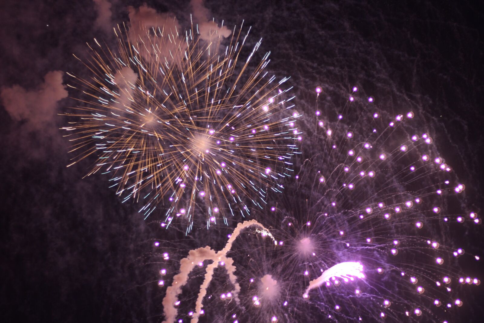 Canon EOS 1300D (EOS Rebel T6 / EOS Kiss X80) + Canon EF 50mm F1.8 STM sample photo. New year, firework, year photography