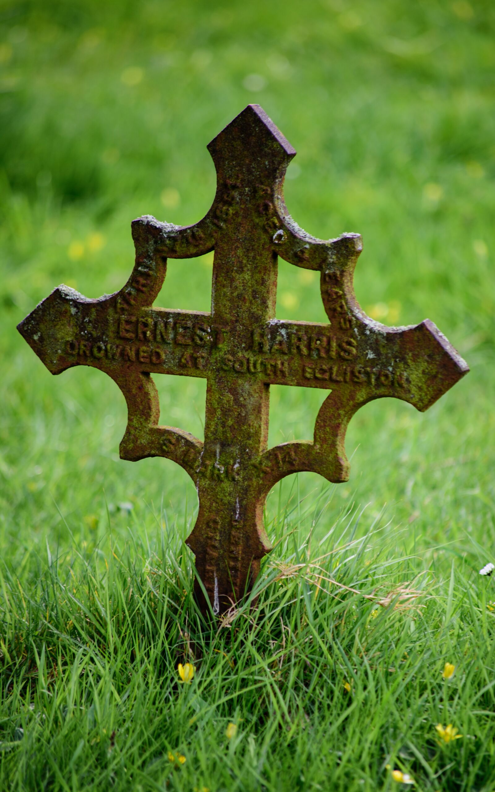 Nikon D750 sample photo. Cross, memorial, grave photography