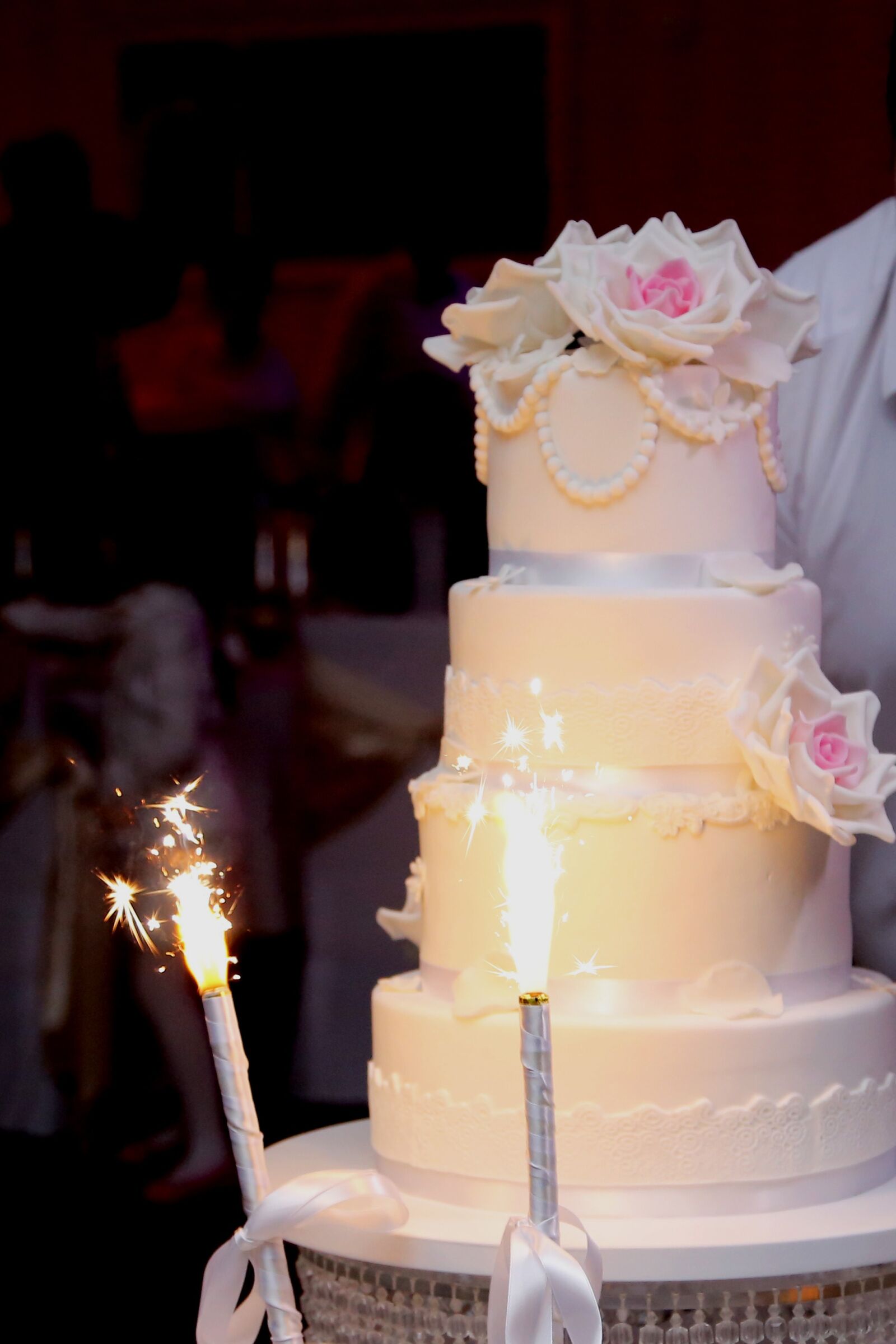 Canon EF 24-105mm F4L IS USM sample photo. Wedding cake, cake, spark photography