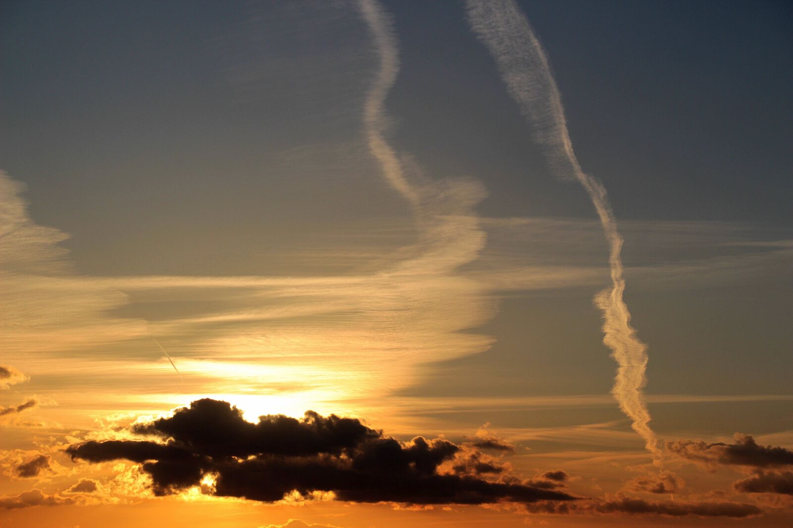 Canon EOS 650D (EOS Rebel T4i / EOS Kiss X6i) sample photo. Sunset, sun, clouds photography