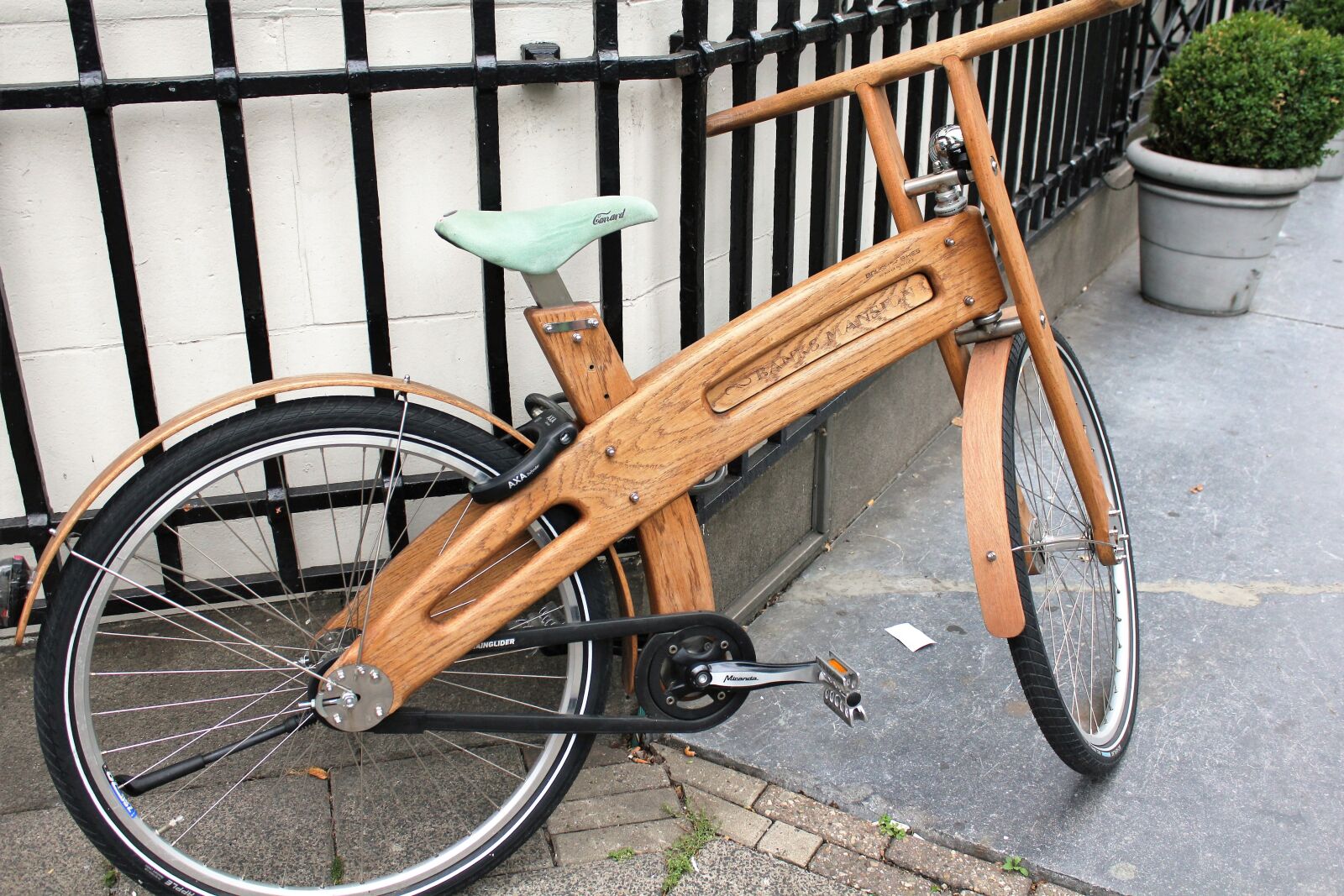 Canon EOS 550D (EOS Rebel T2i / EOS Kiss X4) sample photo. Wheel, wooden wheel, means photography