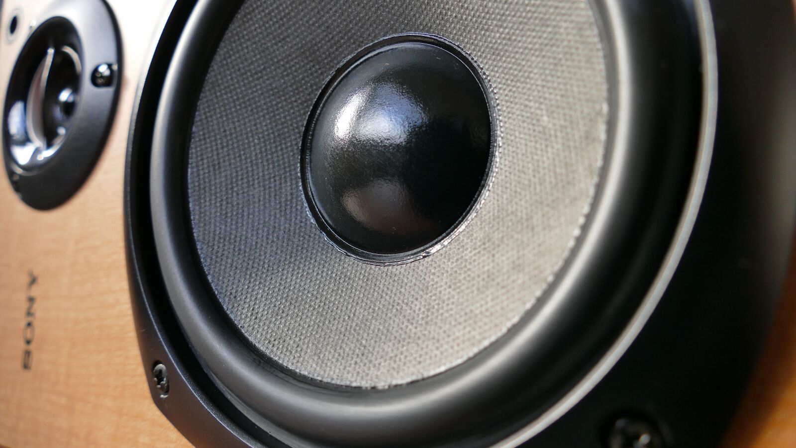 Panasonic Lumix DMC-FZ1000 sample photo. Acoustic, amplifier, audio, bass photography
