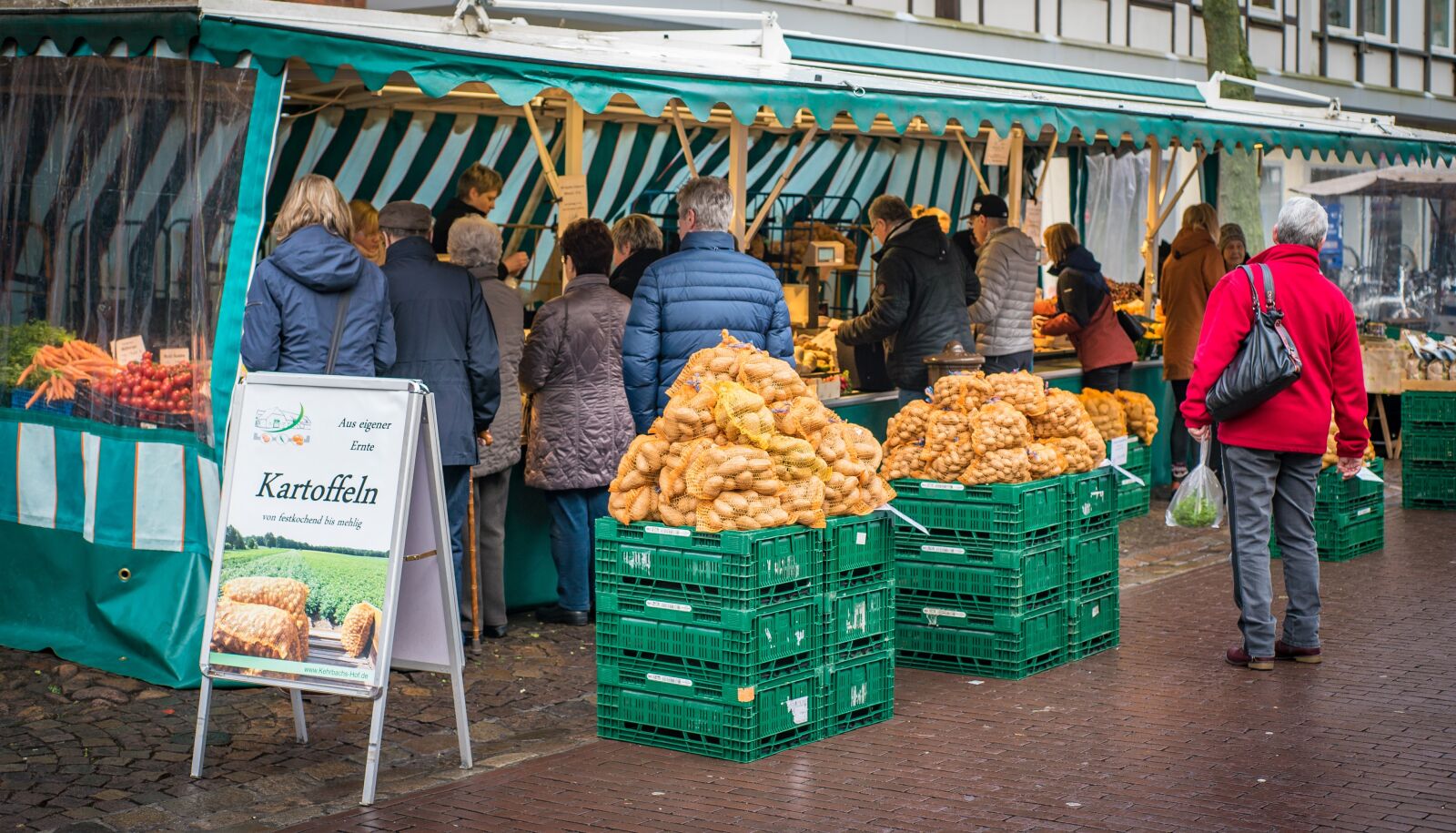 Sony a7S II + Sony DT 50mm F1.8 SAM sample photo. Farmers local market, potato photography