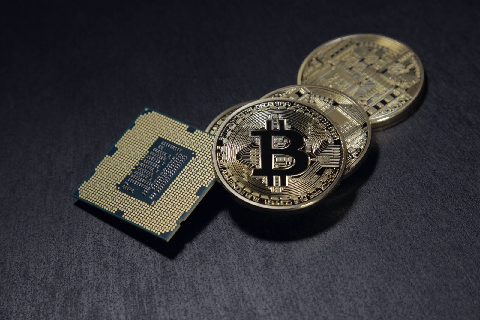 Canon EOS 600D (Rebel EOS T3i / EOS Kiss X5) + Canon EF 24-105mm F4L IS USM sample photo. Bitcoin, currency, crypto photography