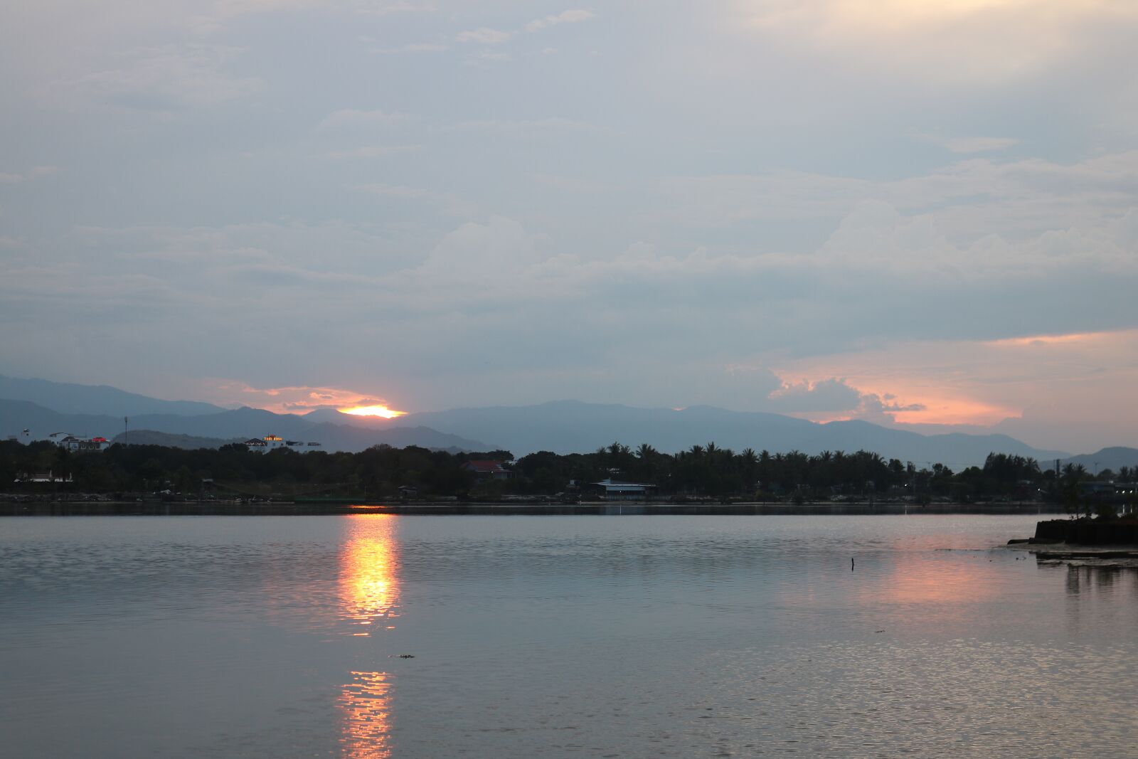 Canon EOS 750D (EOS Rebel T6i / EOS Kiss X8i) sample photo. Sunset, sky, the afternoon photography