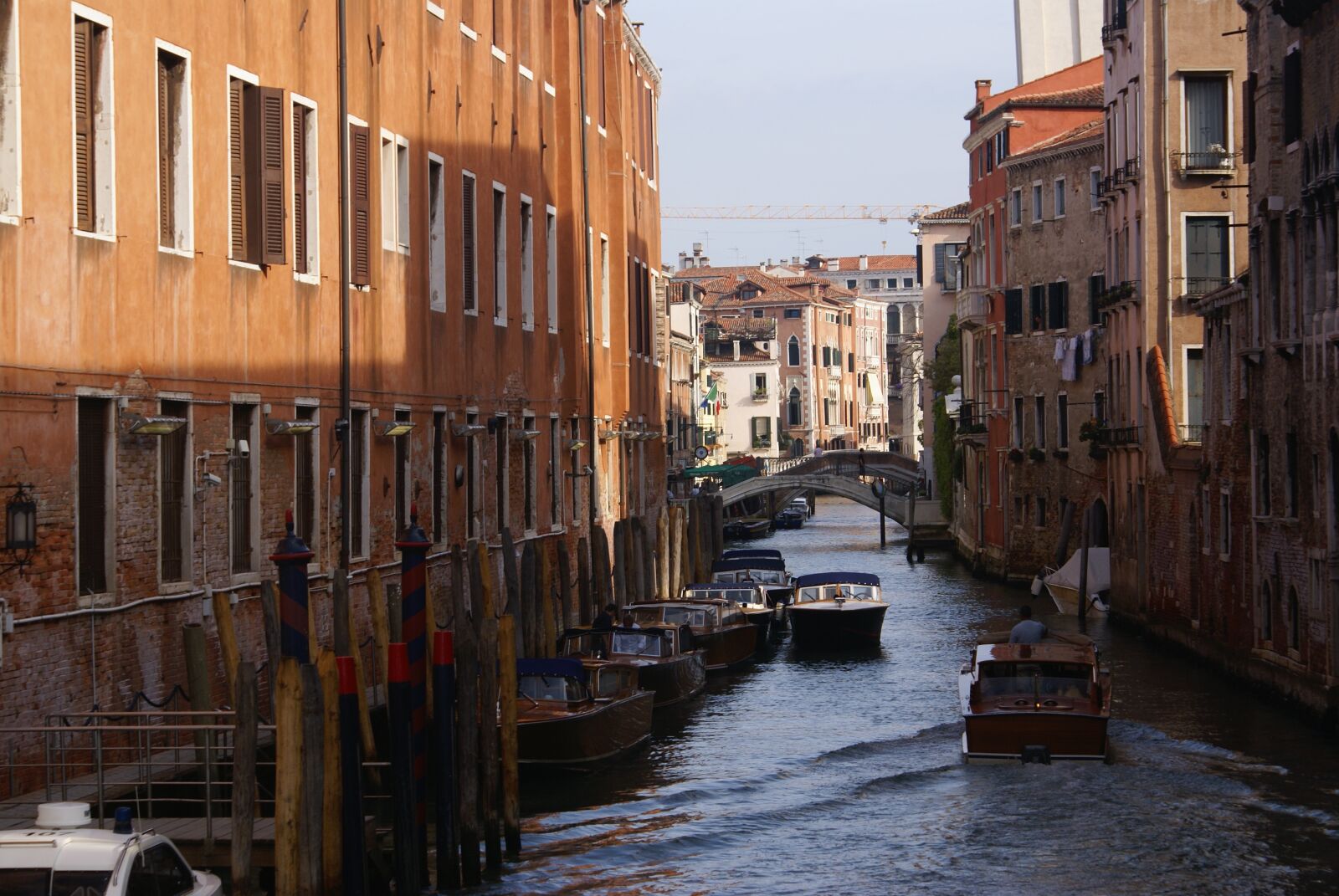 Sony Alpha DSLR-A100 sample photo. Venice, italy, street photography