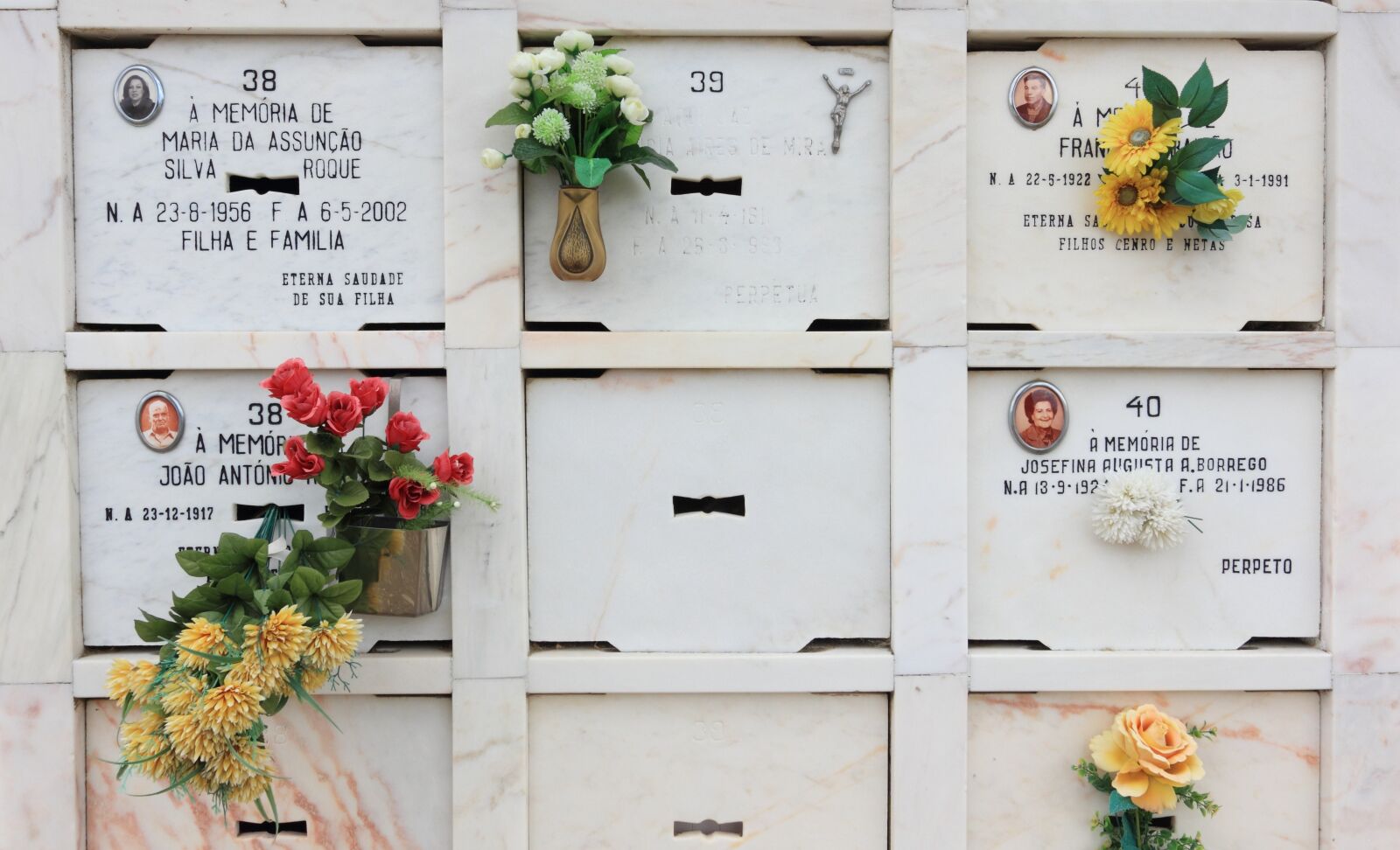 Canon EOS 550D (EOS Rebel T2i / EOS Kiss X4) sample photo. Portugal, evora, cemetery photography