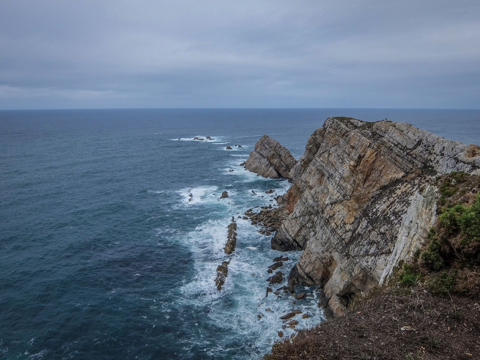 Fujifilm XQ2 sample photo. Asturias, ocean, rocks photography