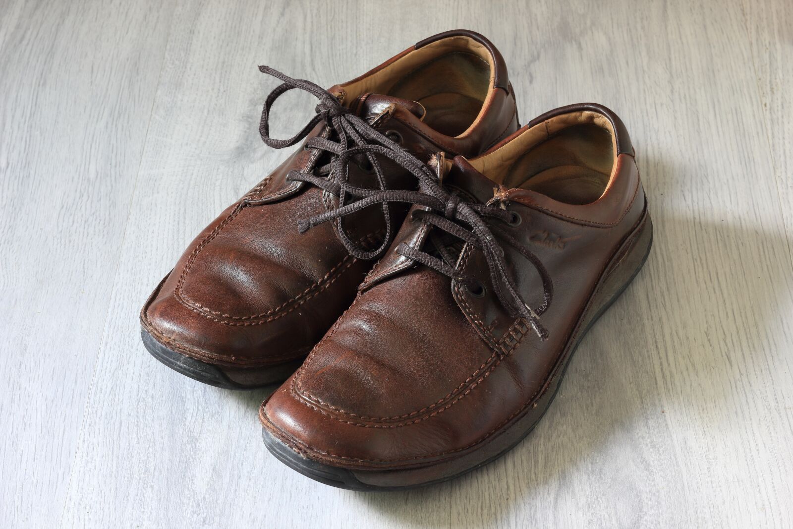 Canon EOS 550D (EOS Rebel T2i / EOS Kiss X4) sample photo. Shoes, menwear, laces photography