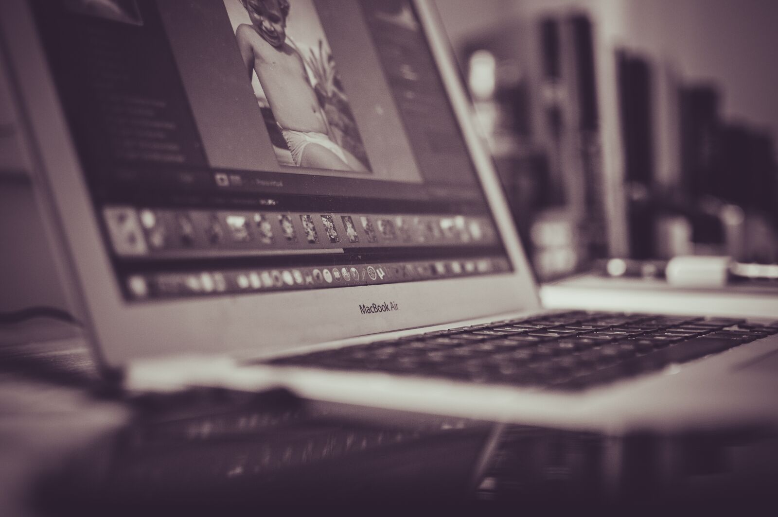 Nikon D3200 sample photo. Macbook, laptop, computer photography