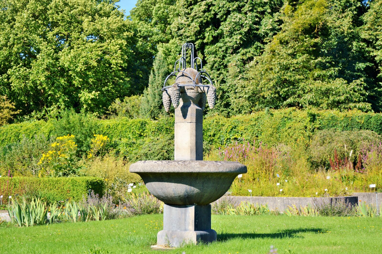 Nikon D3200 sample photo. Fountain, deco, stone figure photography
