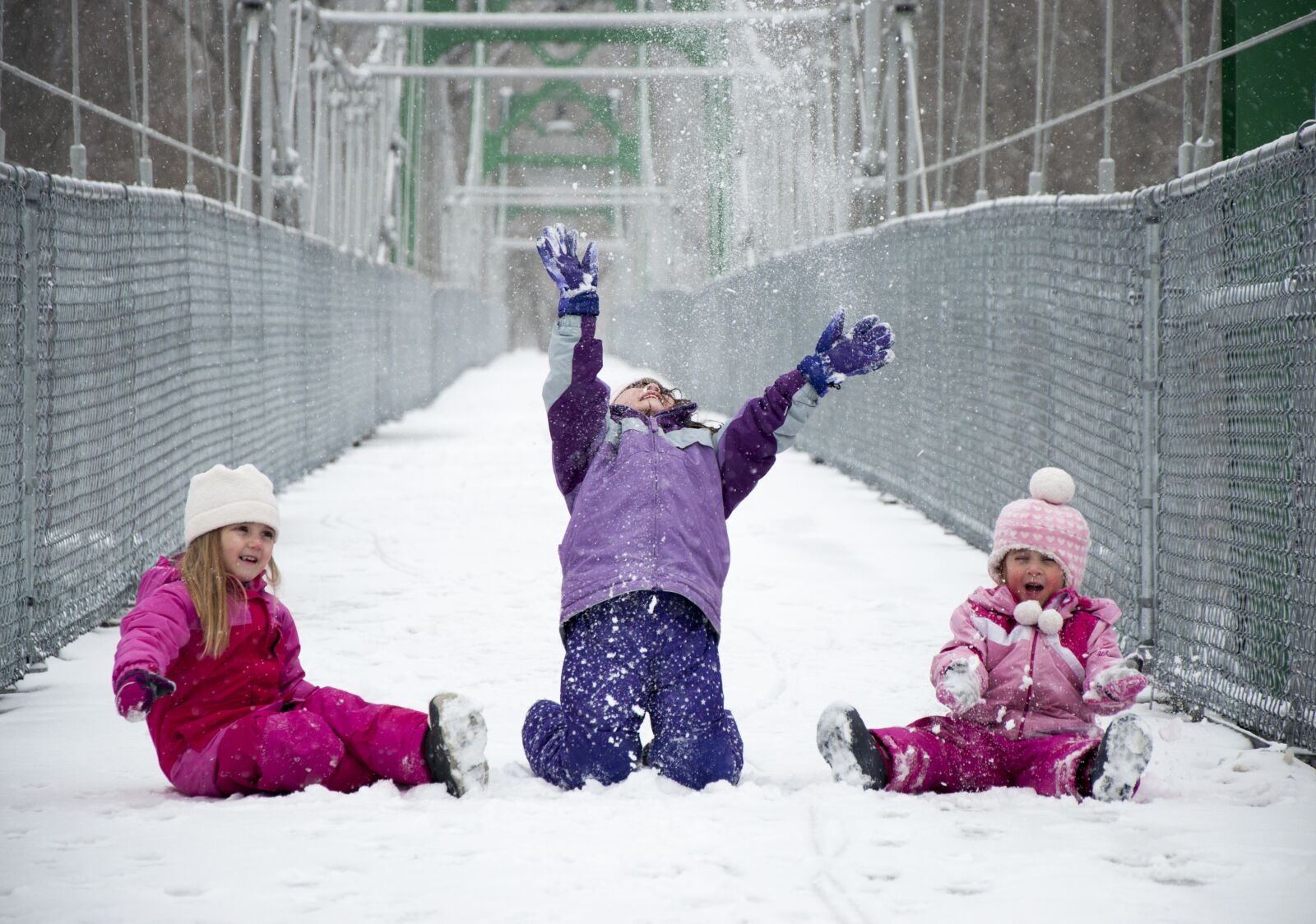 Nikon D90 sample photo. Girls, snow, play photography